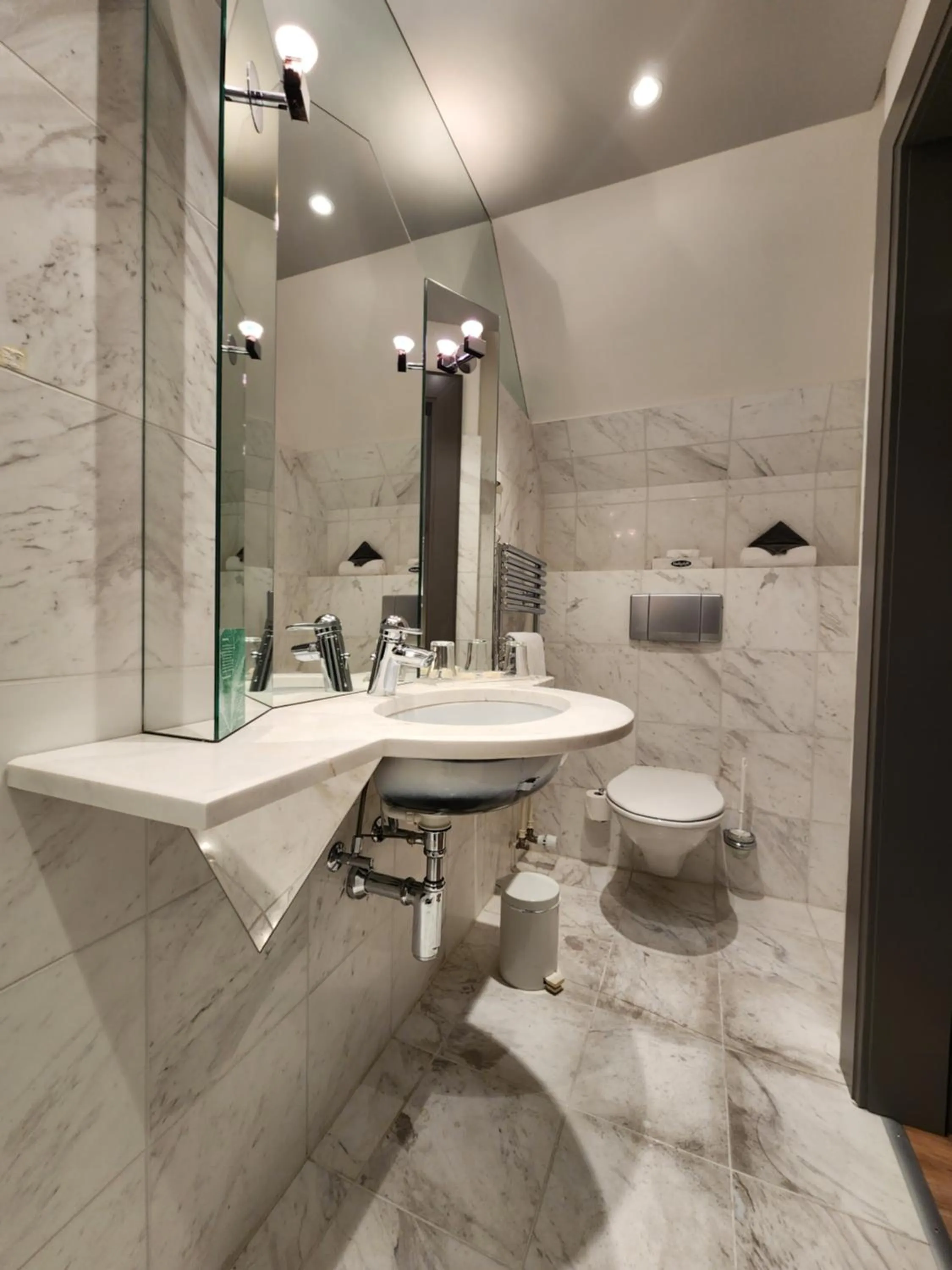 Bathroom in Hotel Balsthal