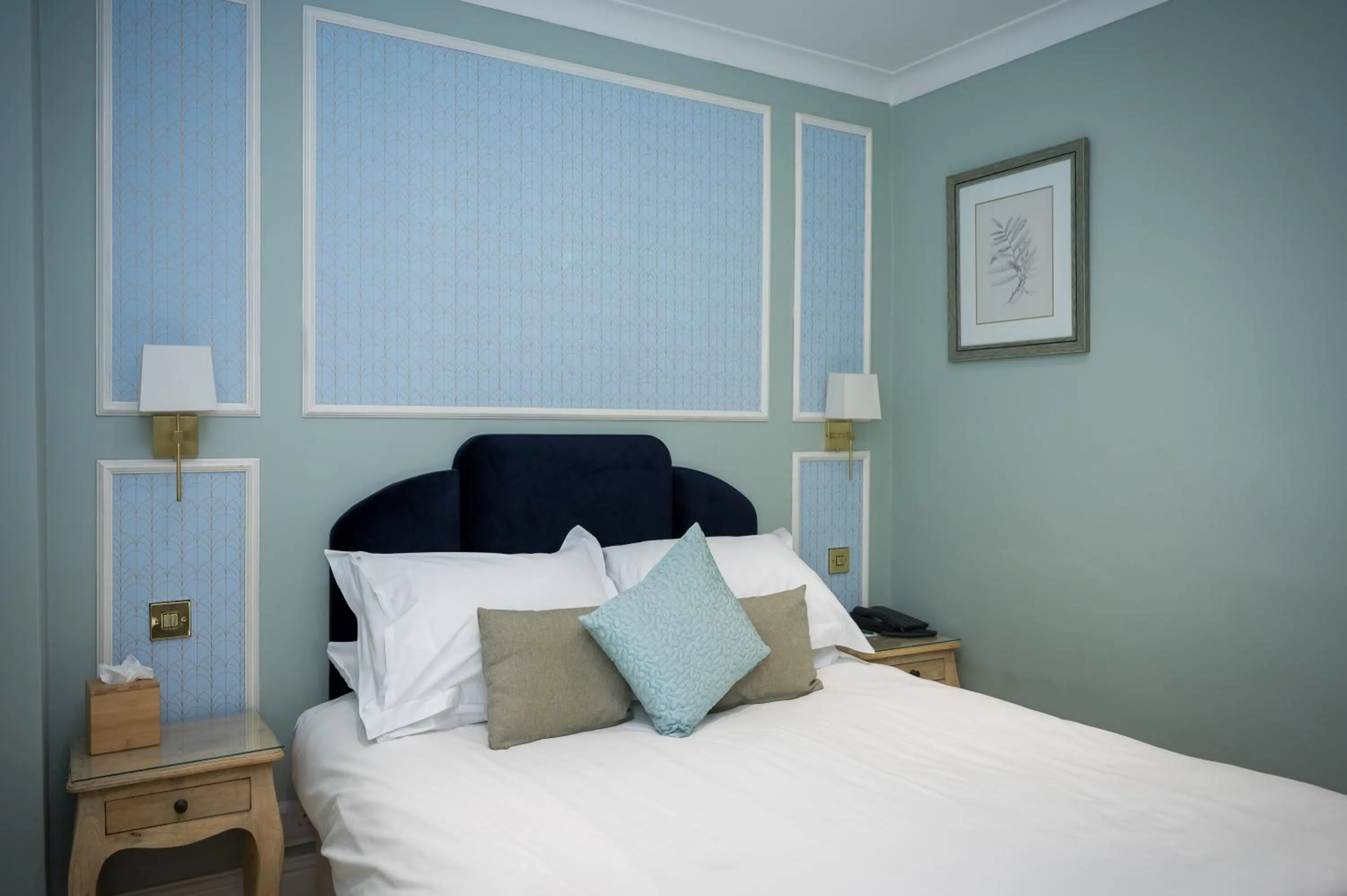 Bed in Findon Manor Hotel