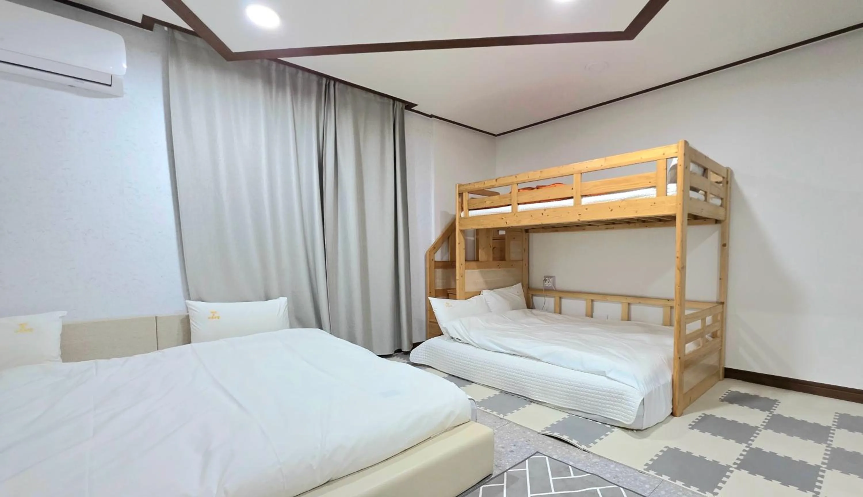 Bed in Kids & Family Hotel