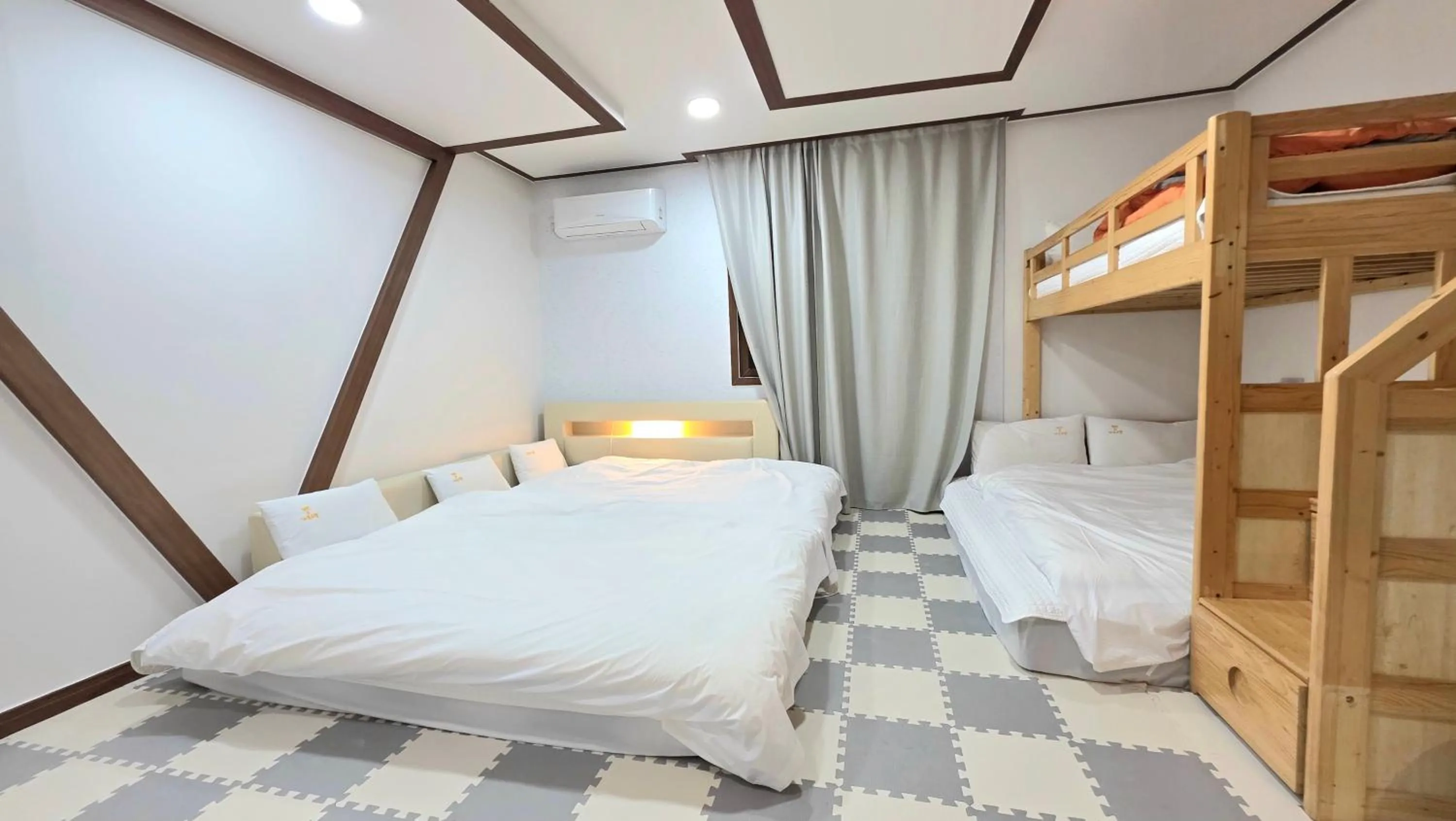 Bed in Kids & Family Hotel