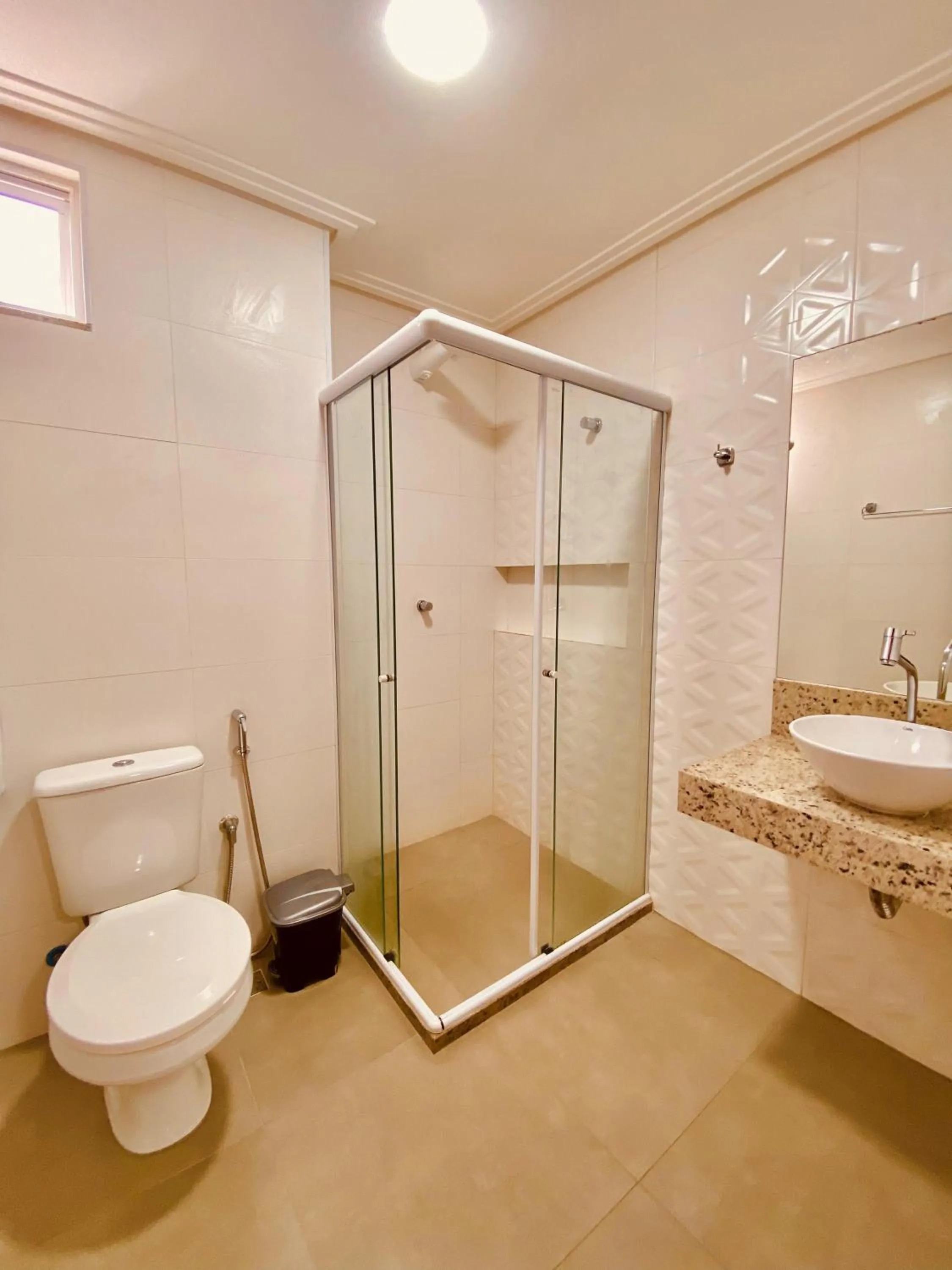 Shower in Hotel Porto Salvador