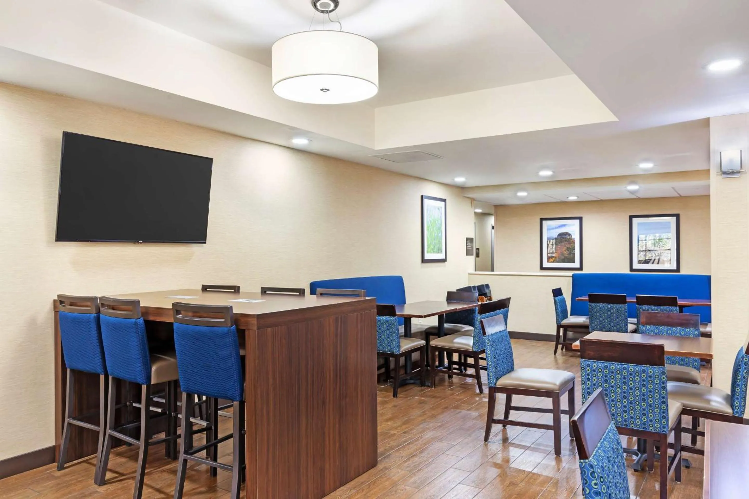 Breakfast in Comfort Suites Hanes Mall