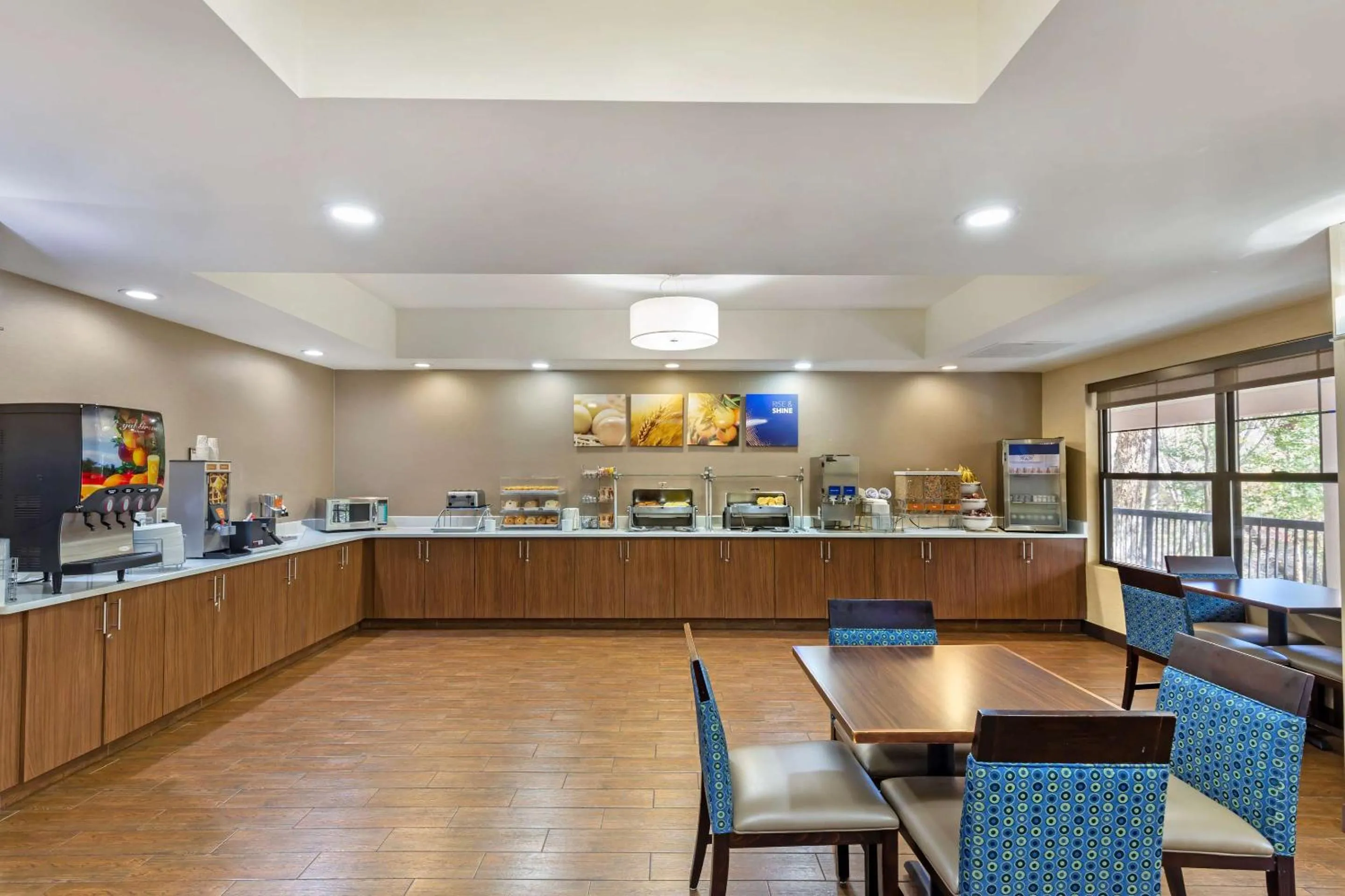 Breakfast in Comfort Suites Hanes Mall