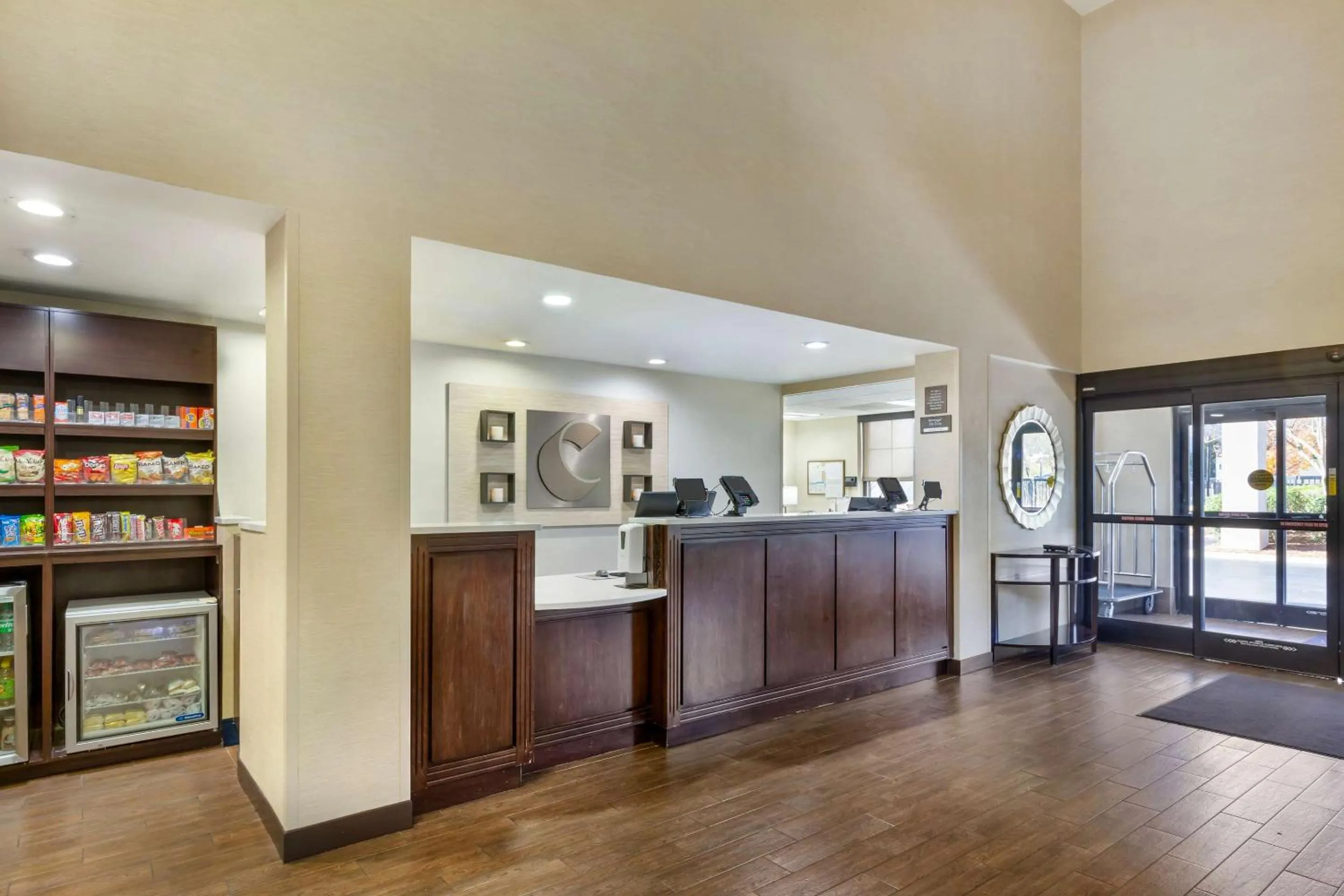 Lobby or reception in Comfort Suites Hanes Mall