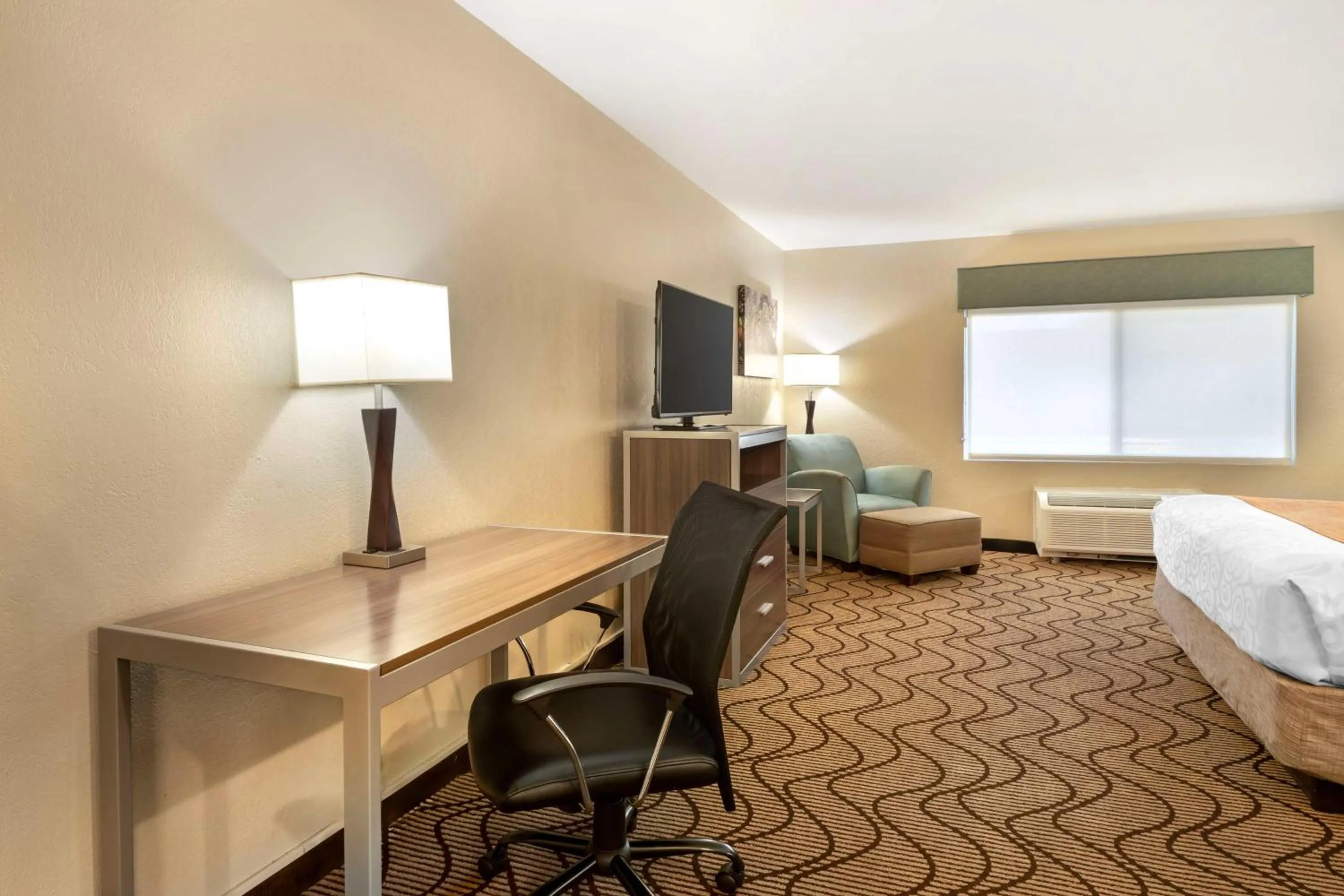 Other, Bed in Best Western Heritage Inn Chico