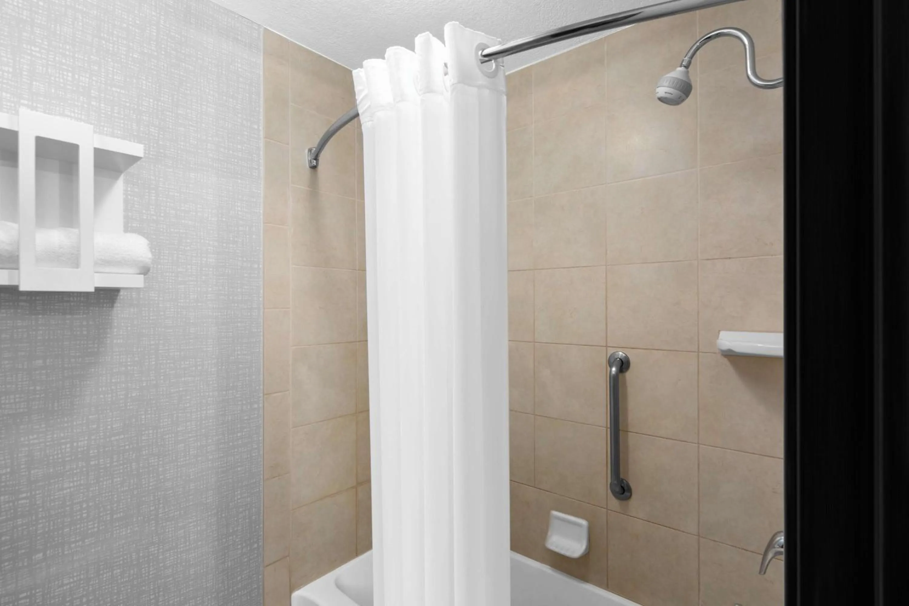 Bathroom in Hampton Inn Phoenix - Biltmore