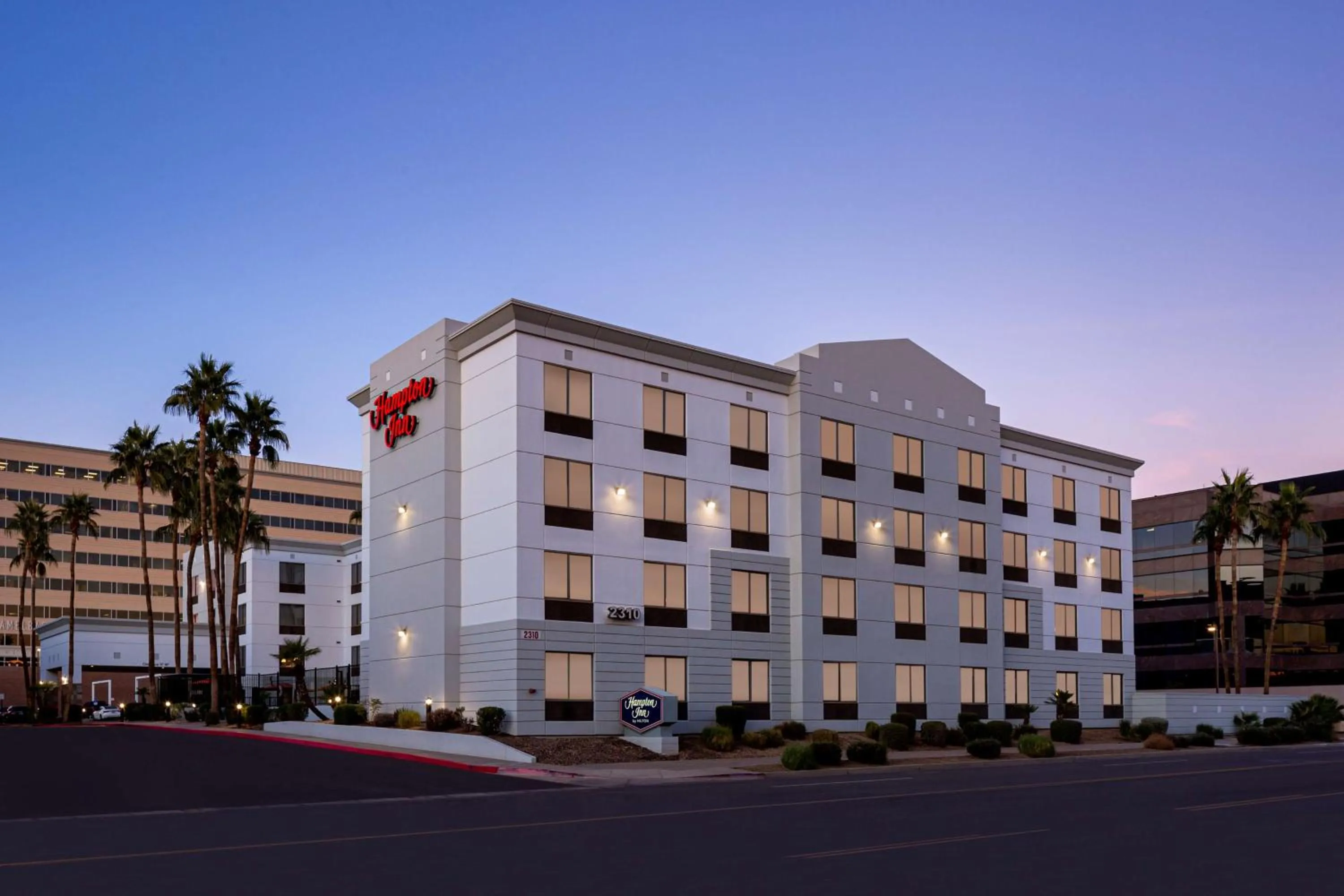 Property building in Hampton Inn Phoenix - Biltmore