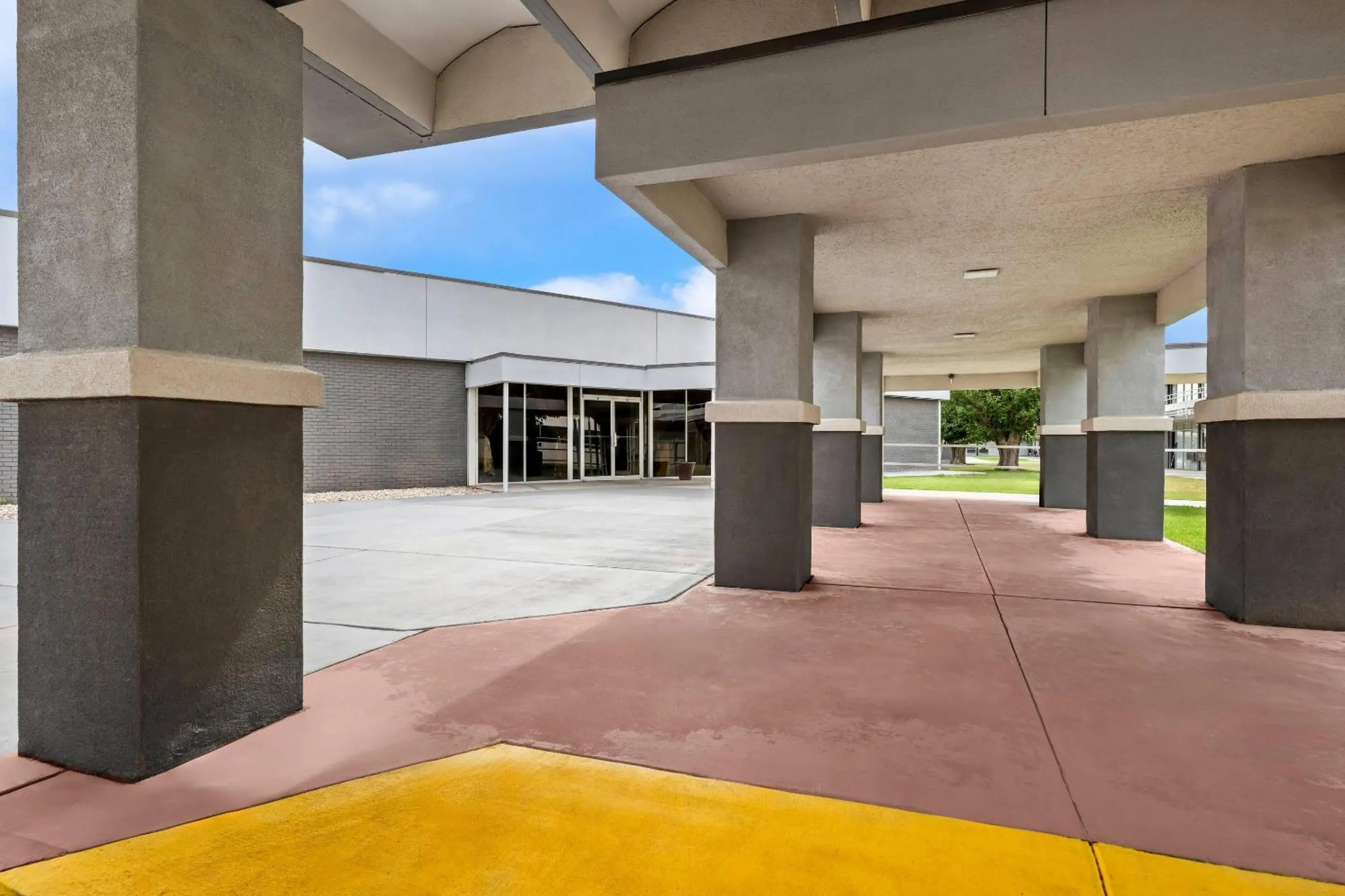 Property building in Econo Lodge Carlsbad Caverns Area