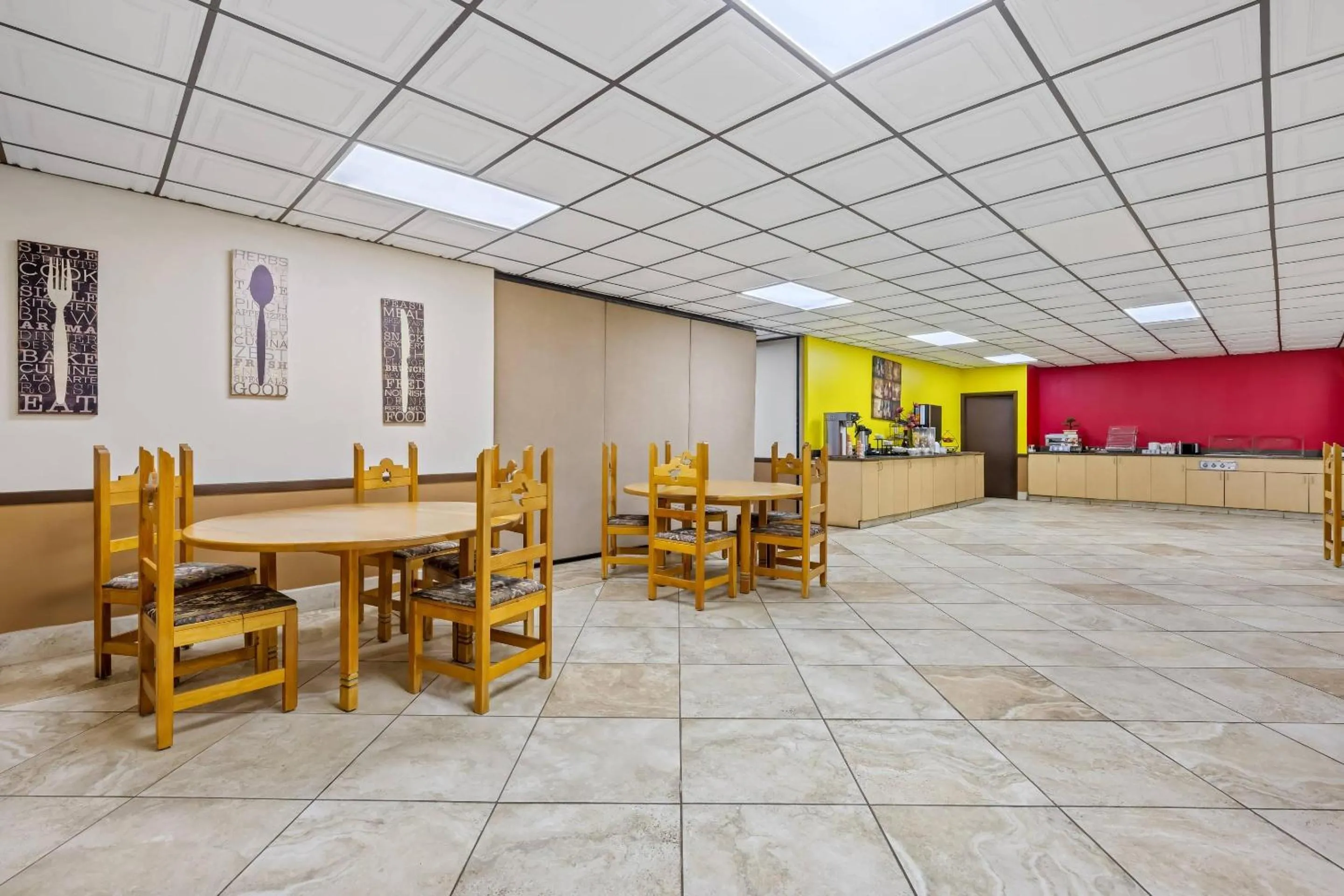 Breakfast in Econo Lodge Carlsbad Caverns Area