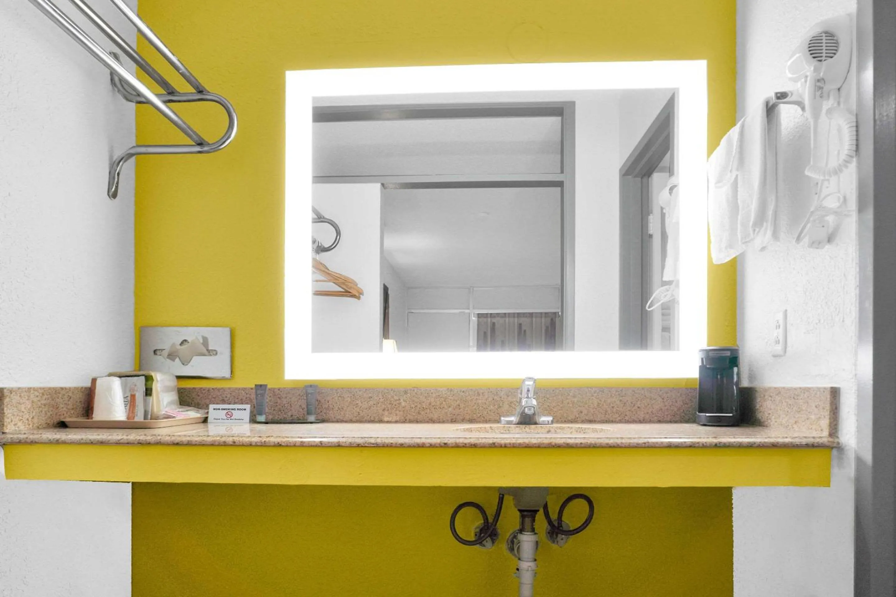 Bedroom in Econo Lodge Carlsbad Caverns Area