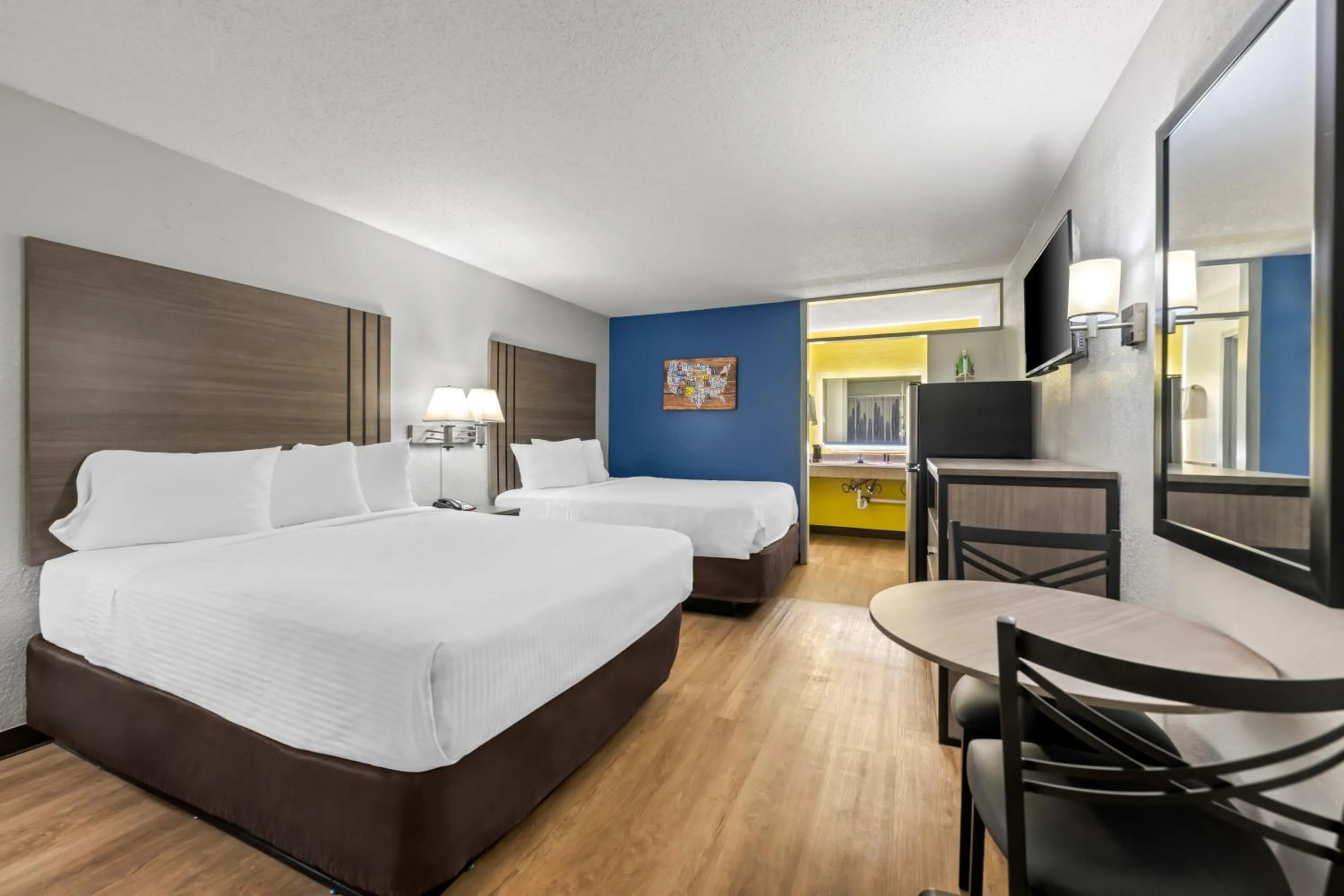 Bed in Econo Lodge Carlsbad Caverns Area