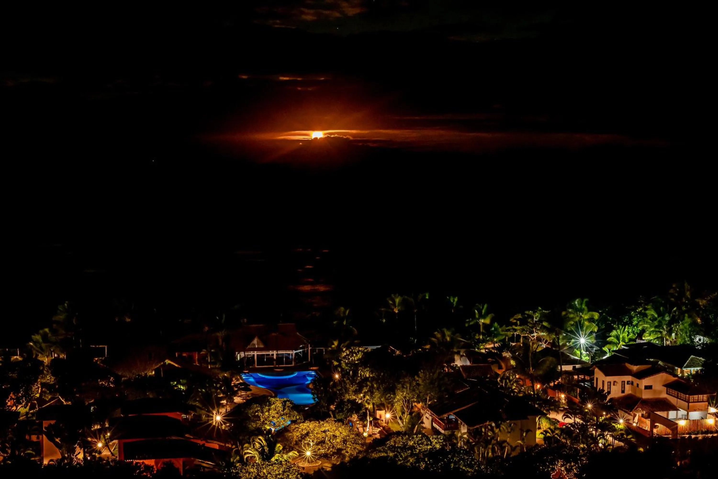 Night in Hotel Paraiso do Morro