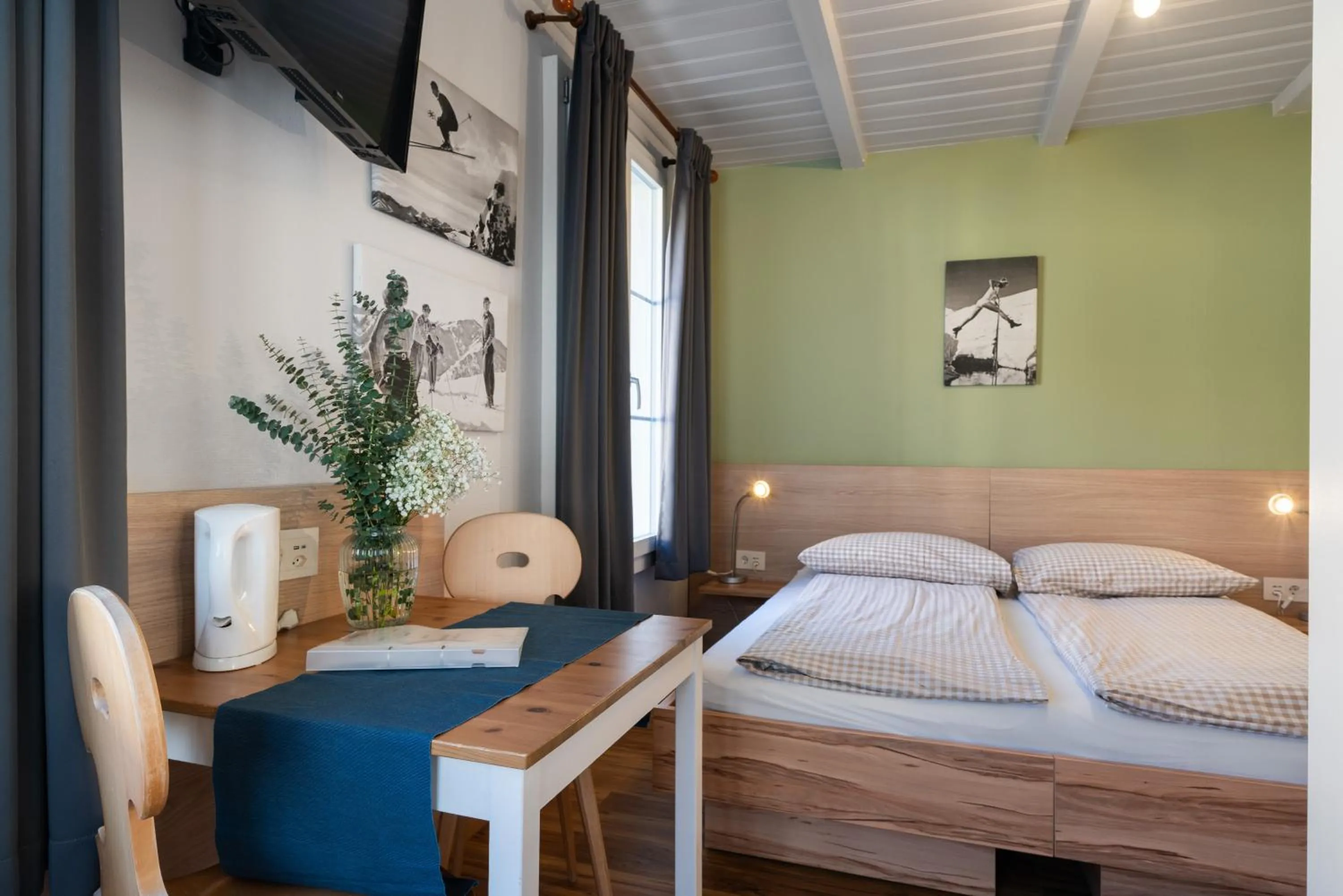 Photo of the whole room, Bed in Interlaken Apartments