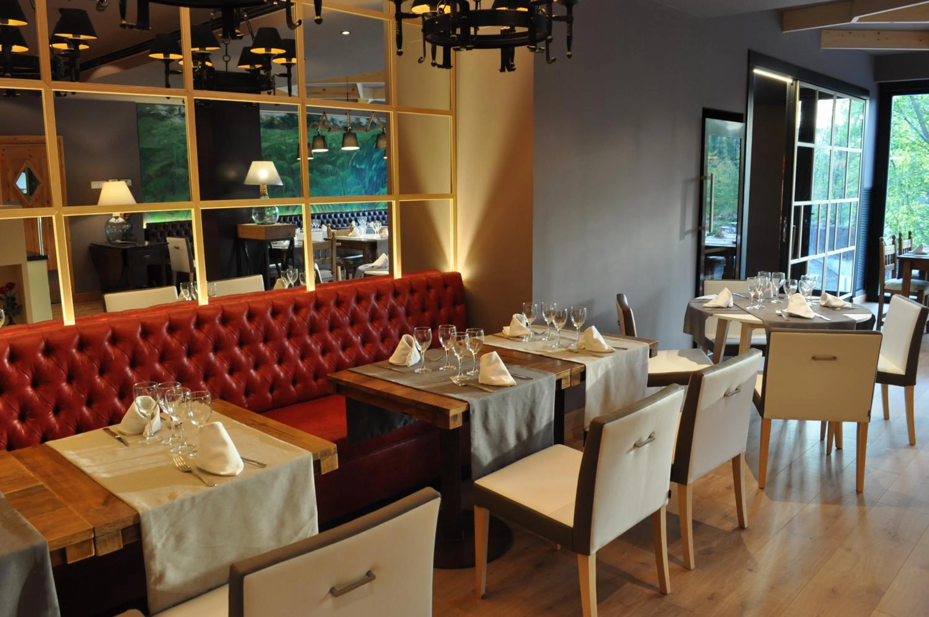 Restaurant/places to eat in Alojamientos Ainsa Sanchez