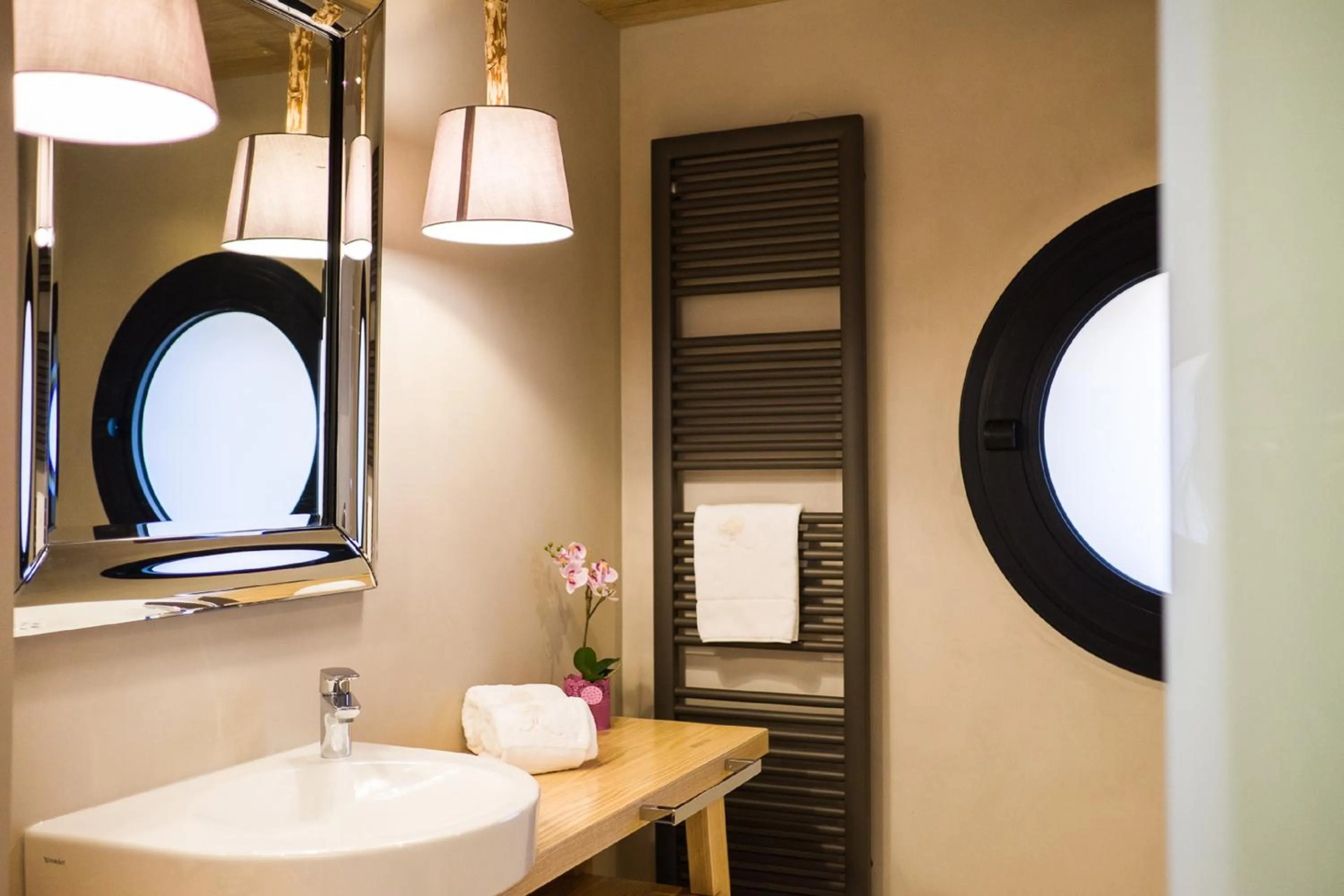 Bathroom in Alojamientos Ainsa Sanchez