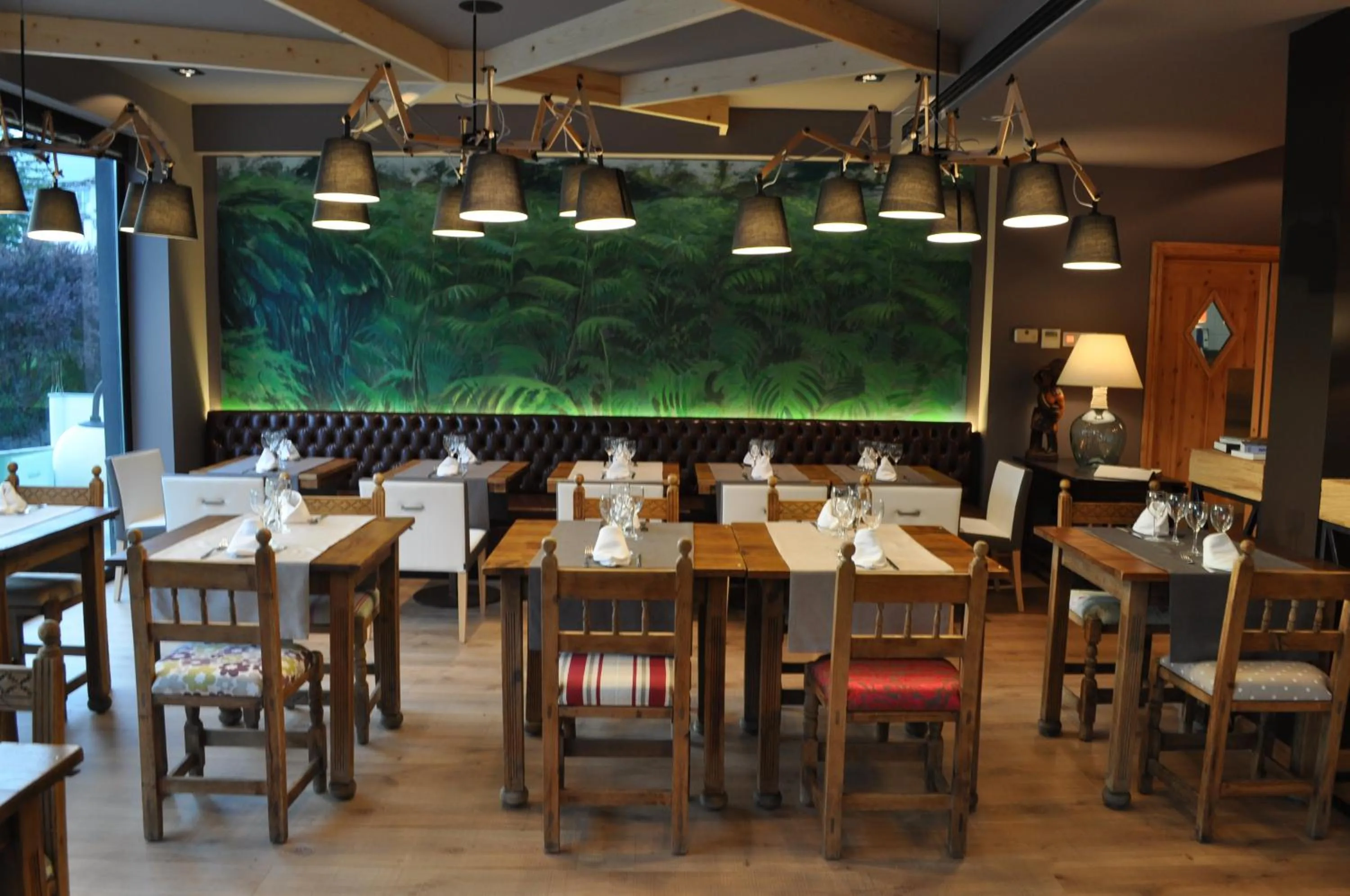 Restaurant/places to eat in Alojamientos Ainsa Sanchez