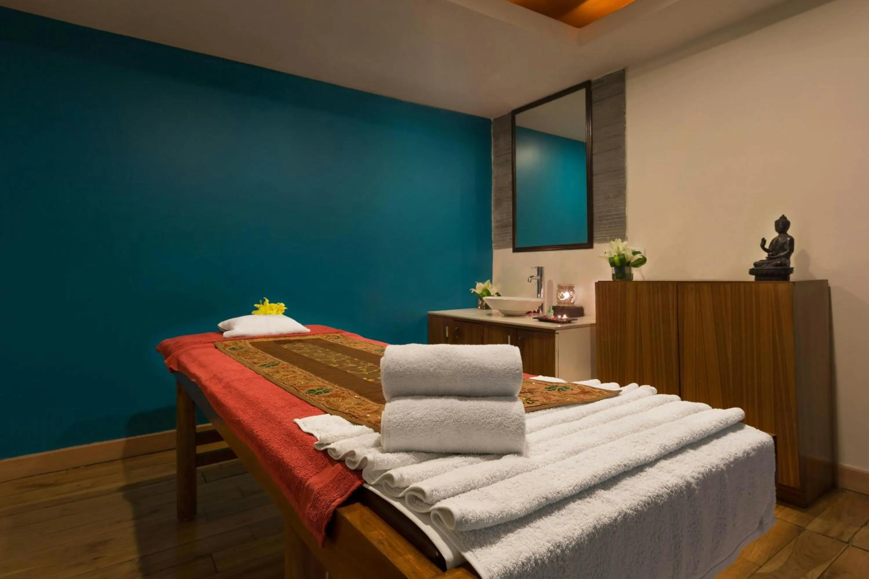 Spa and wellness centre/facilities, Bed in Four Points by Sheraton Jaipur, City Square