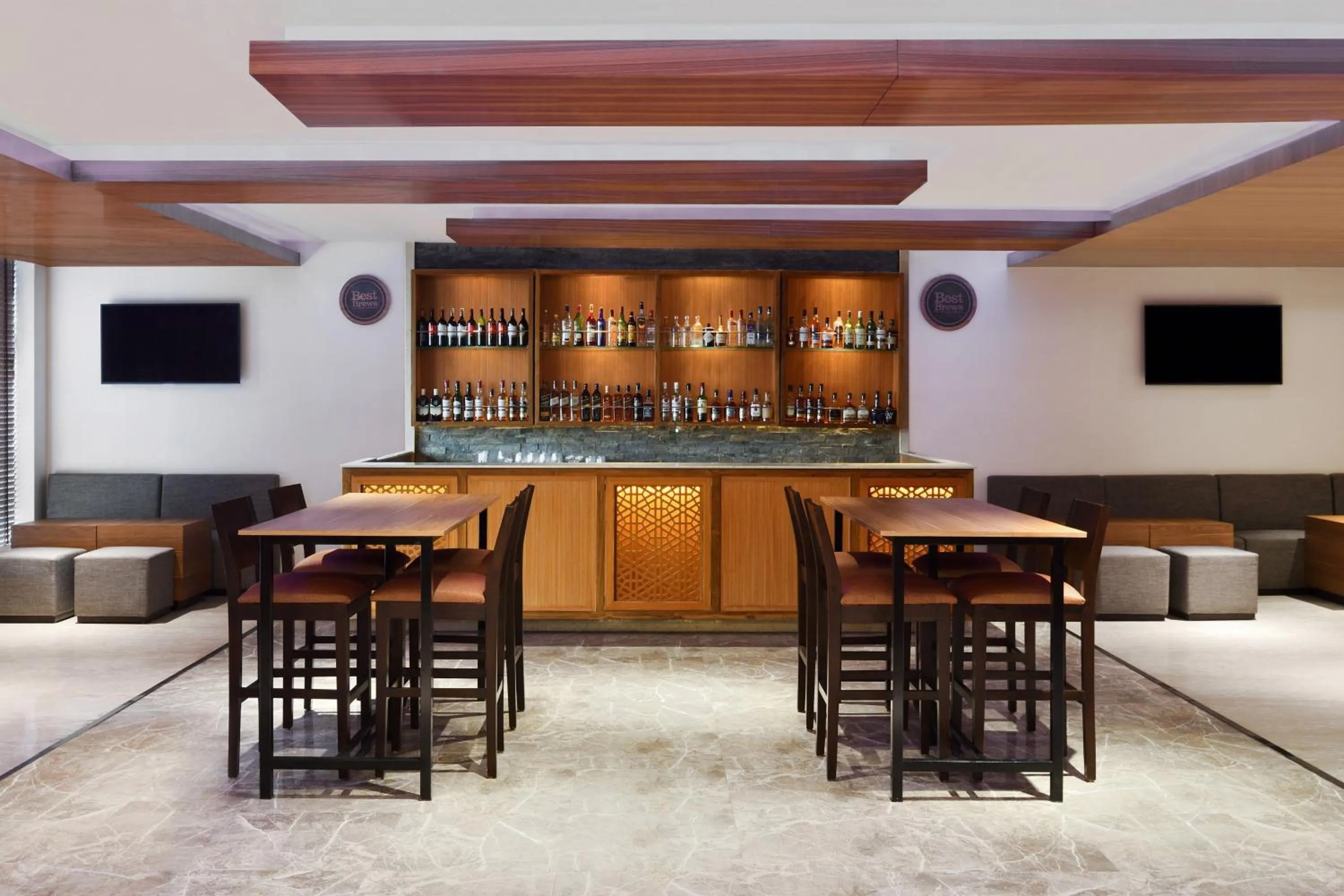 Lounge or bar in Four Points by Sheraton Jaipur, City Square