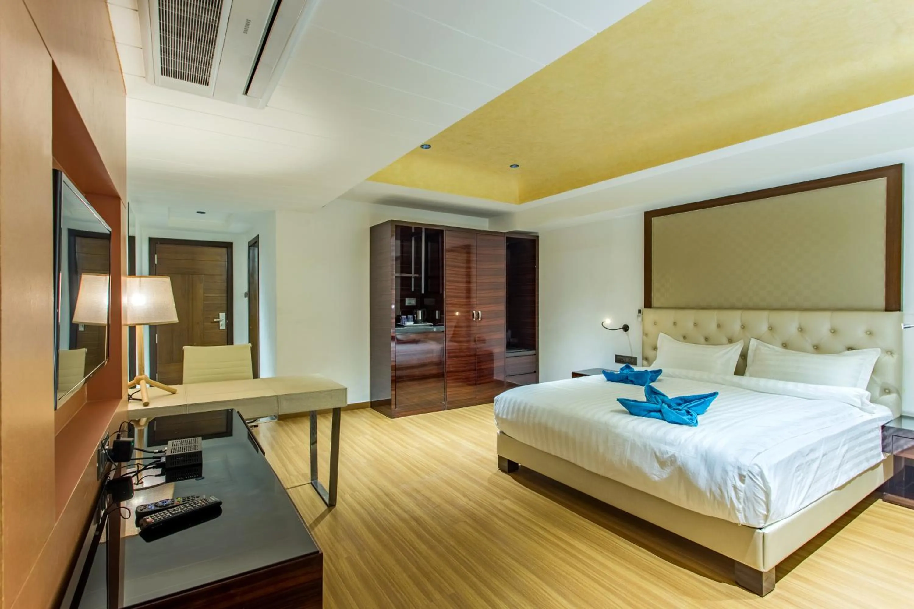 Bathroom, Bed in Hotel Abika Elite