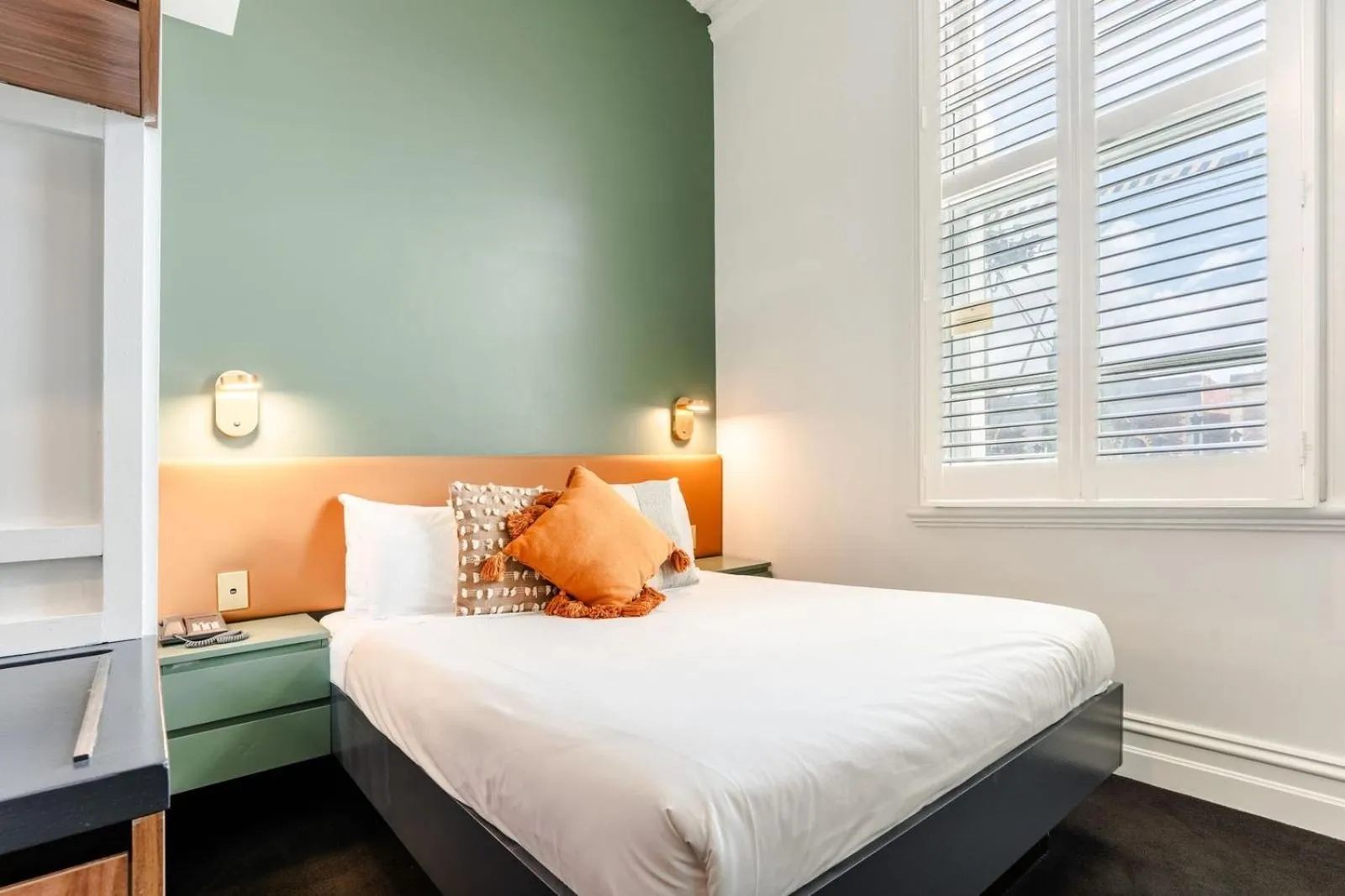 Bed in Middle Park Hotel