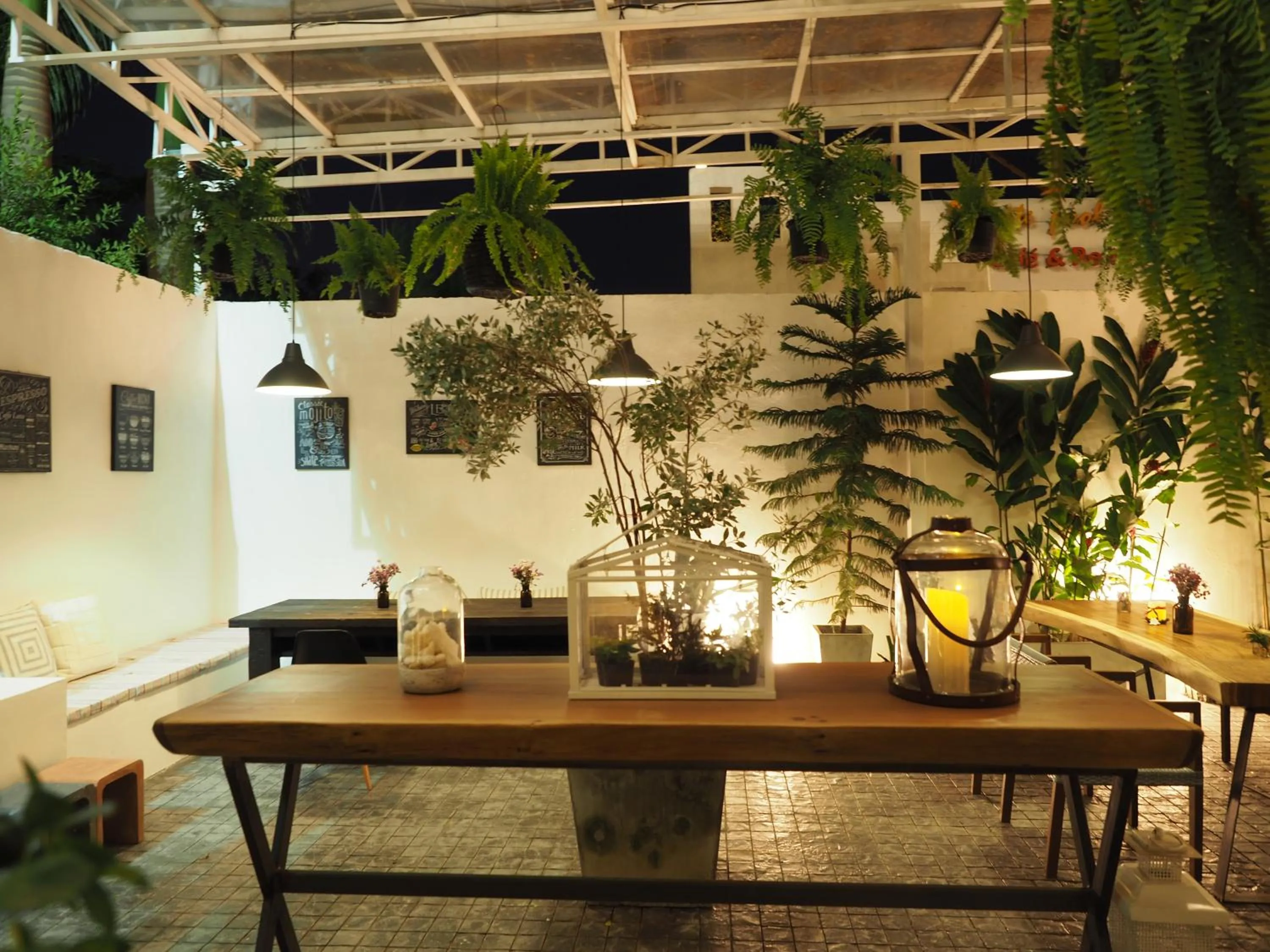 Restaurant/places to eat in Costa Village Pool Villa