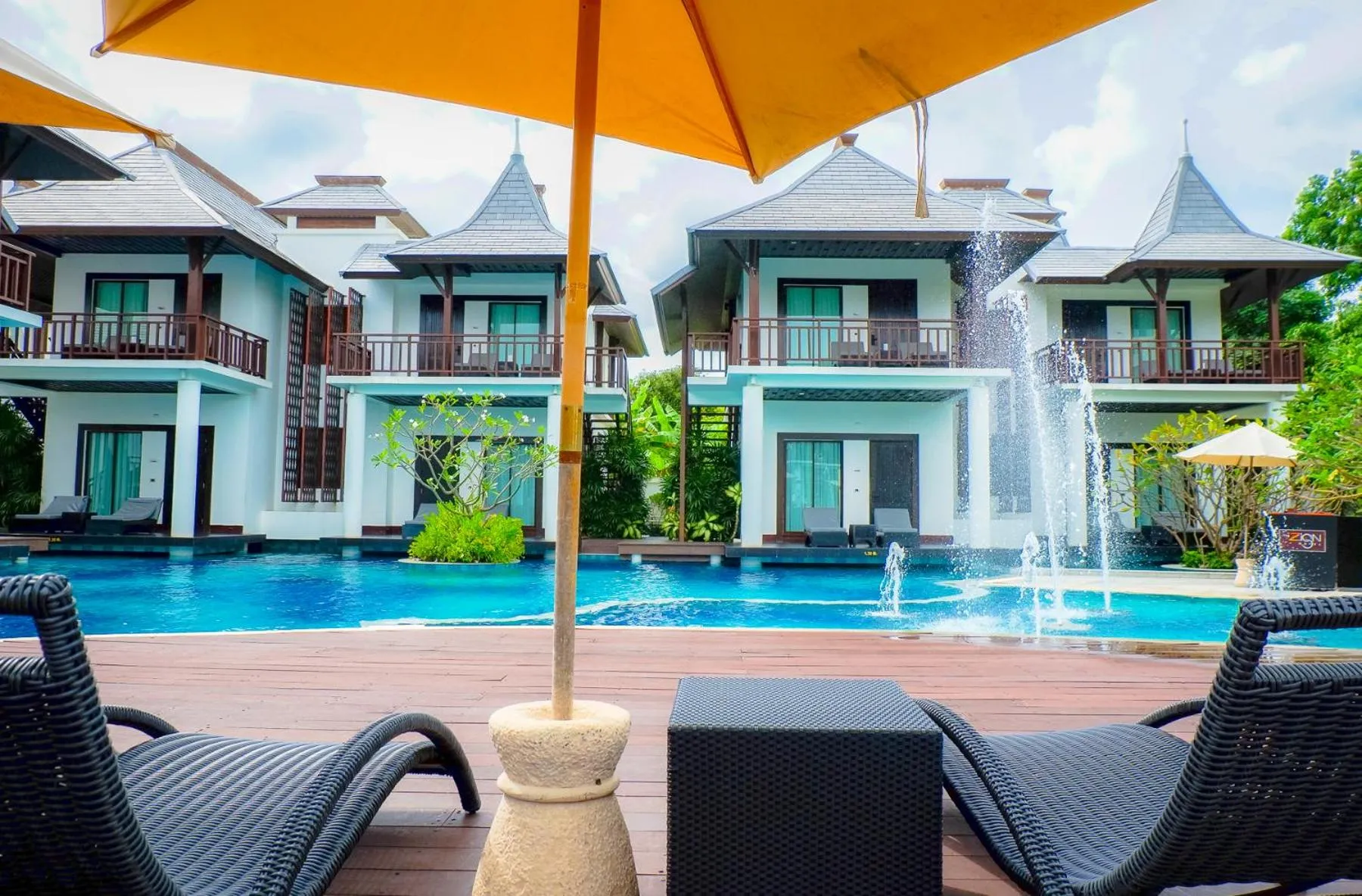 Pool view in Z Through By The Zign