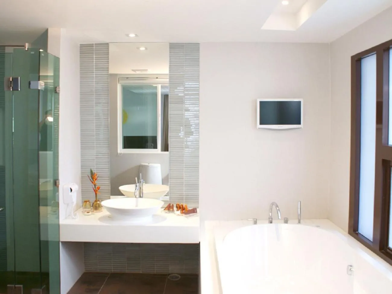 Bathroom in Z Through By The Zign