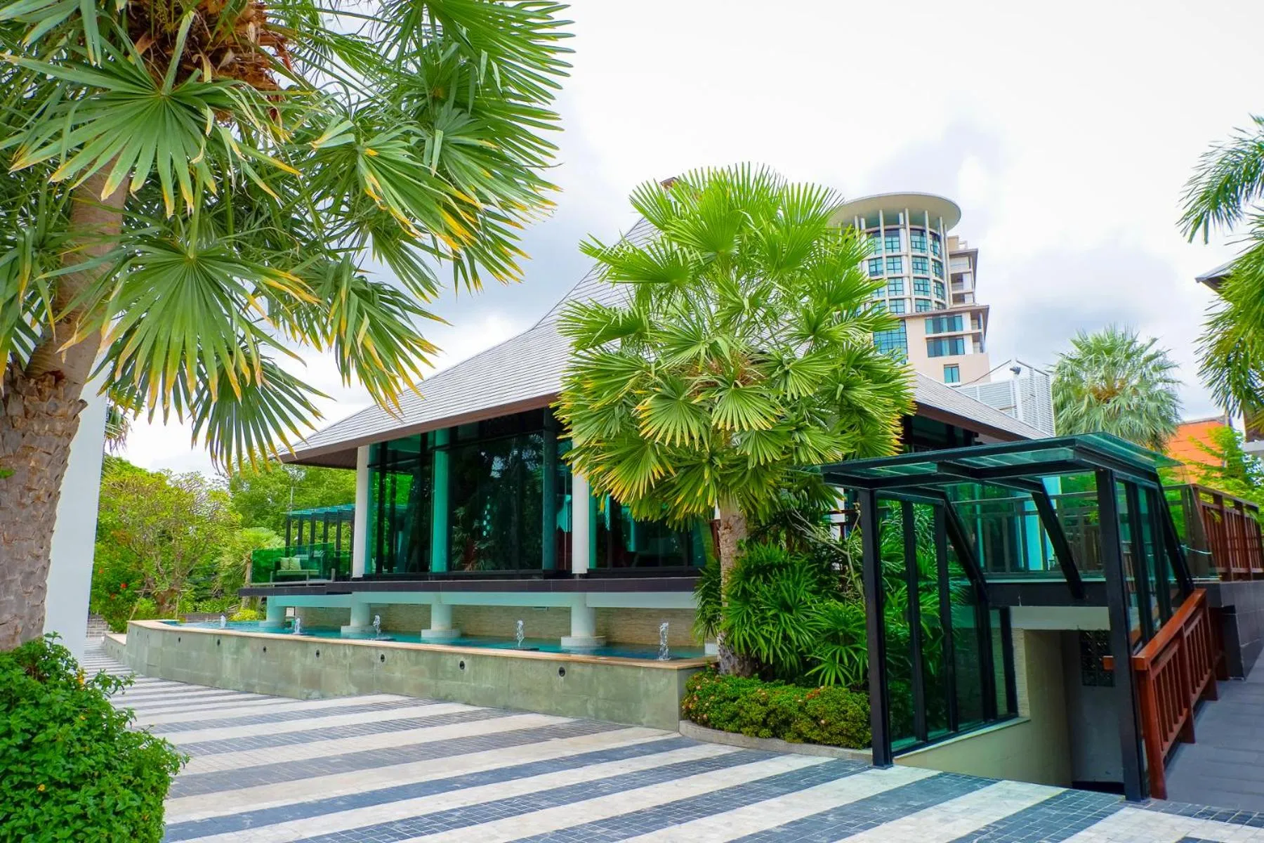 Facade/entrance in Z Through By The Zign