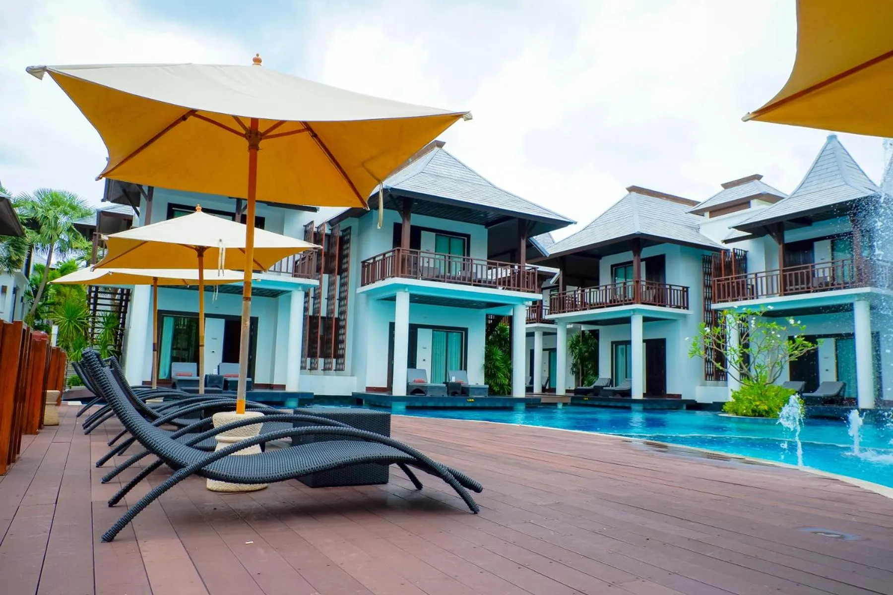 Patio in Z Through By The Zign