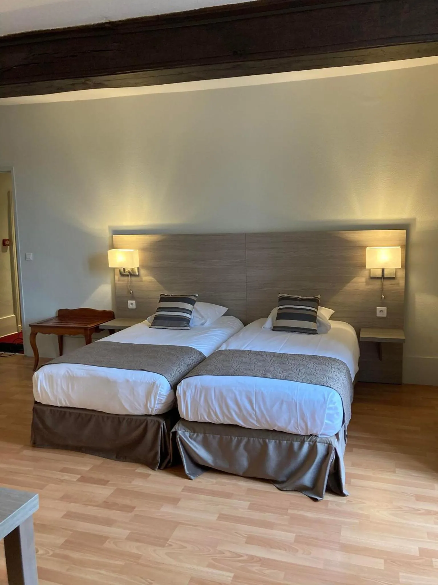 Bed in Hôtel de la Poste