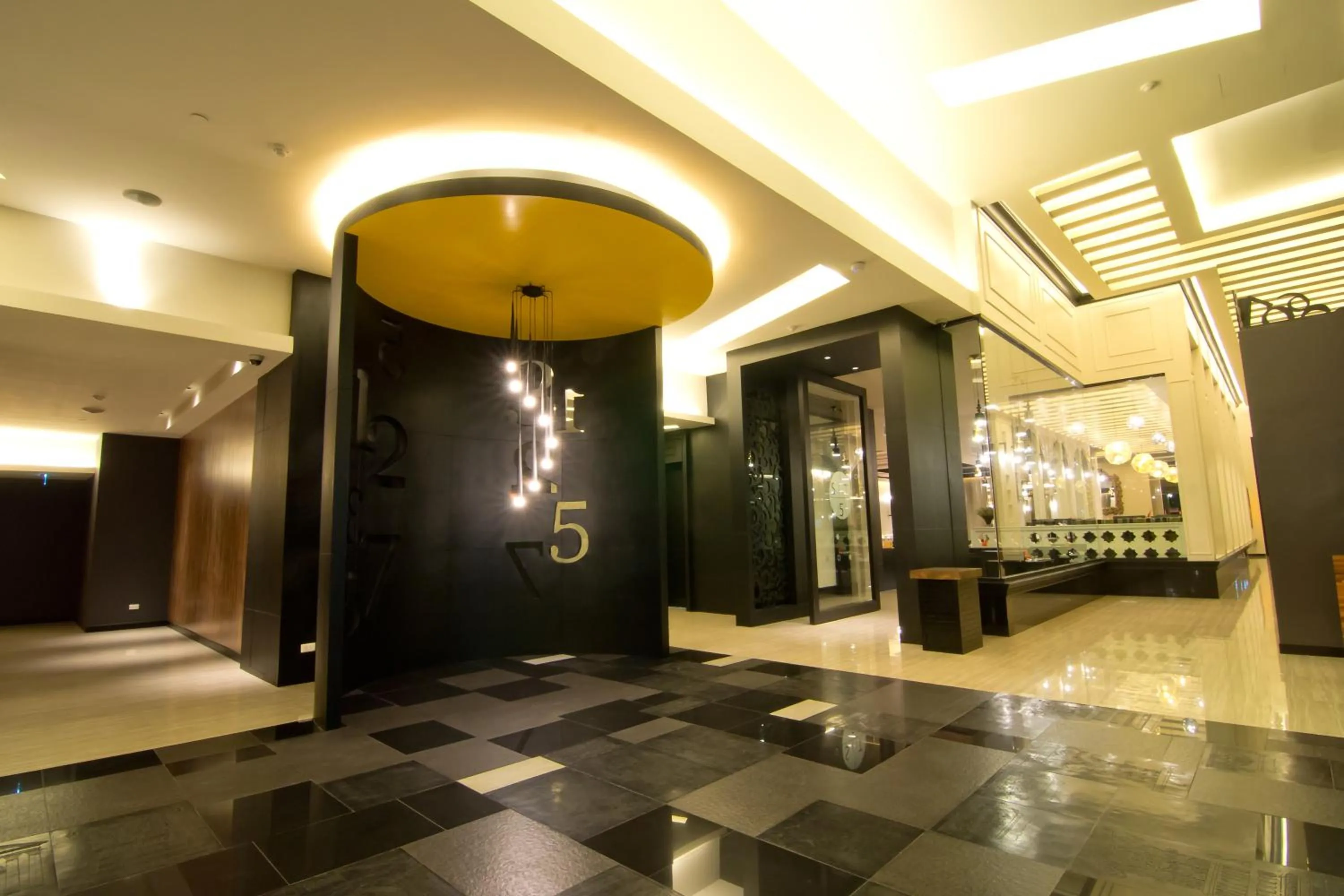 Lobby or reception in Tsix5 Hotel