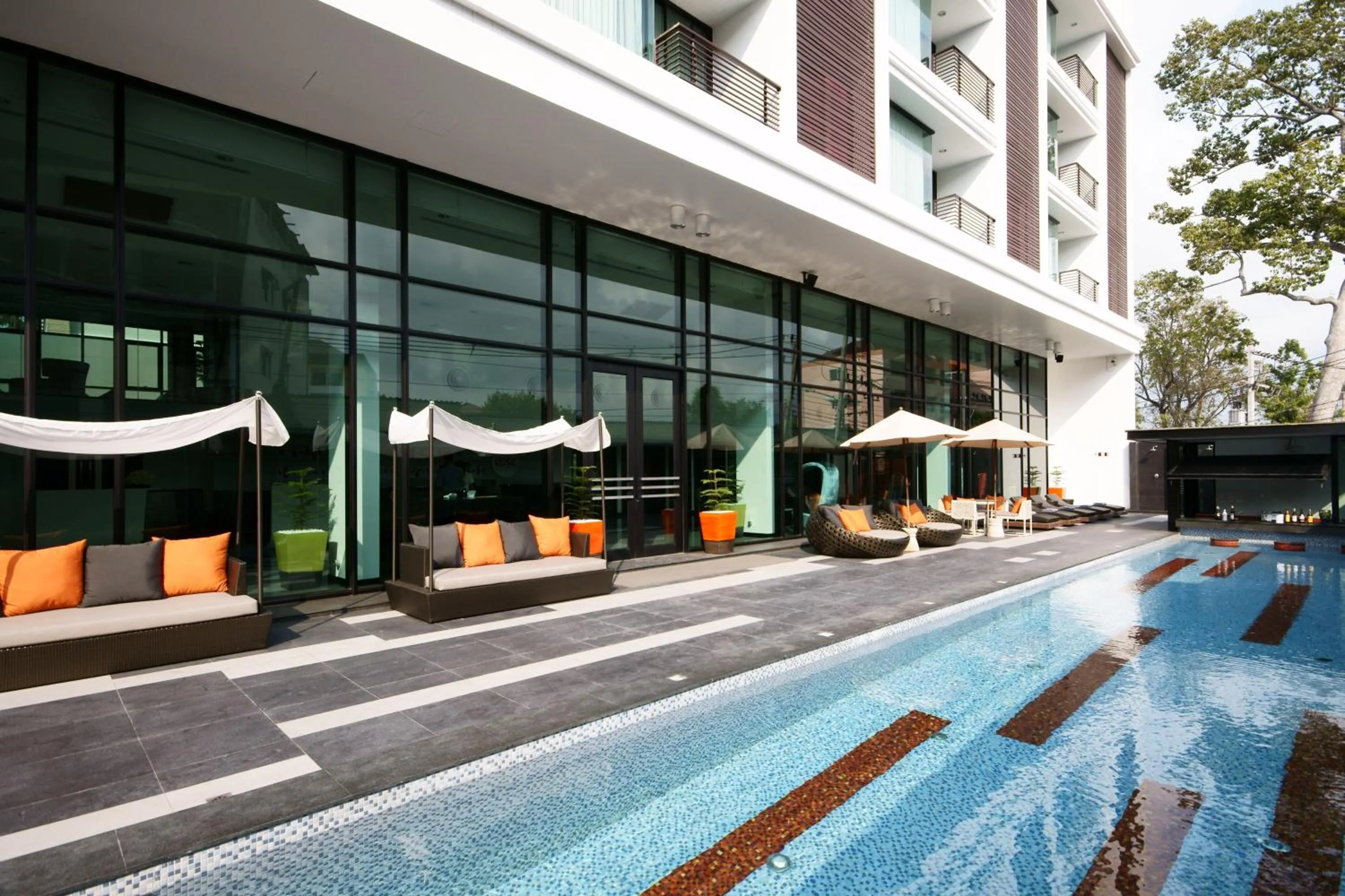 Swimming pool in Tsix5 Hotel
