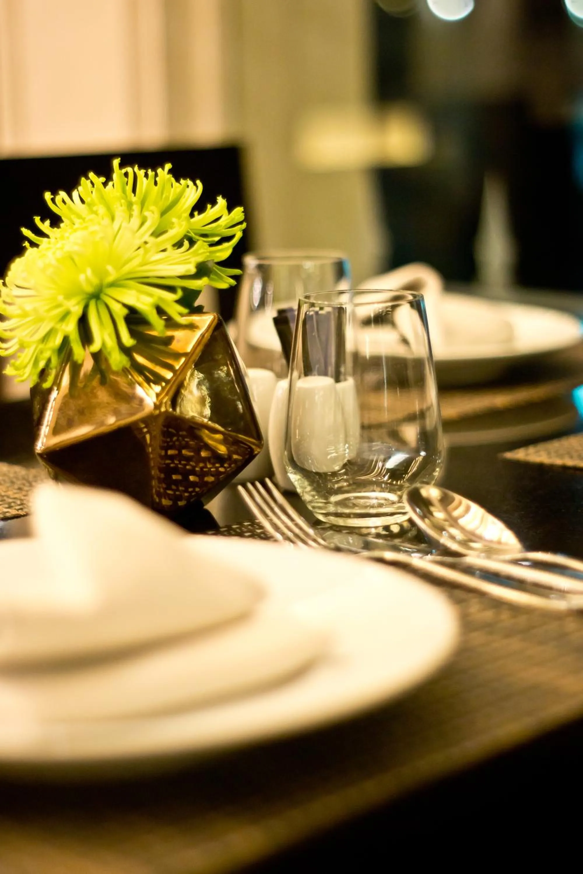 Restaurant/places to eat in Tsix5 Hotel