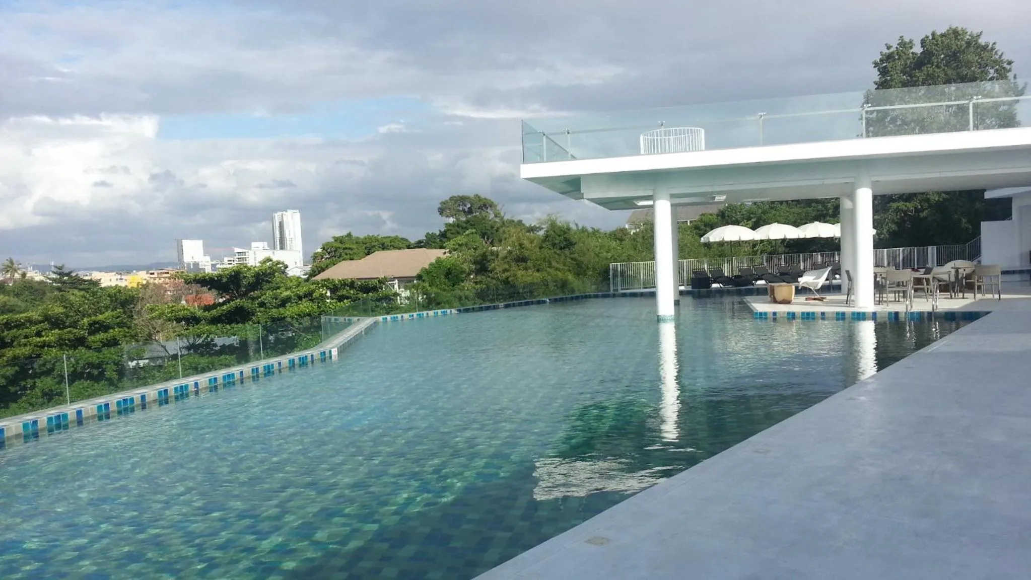 Swimming pool in Tsix5 Hotel