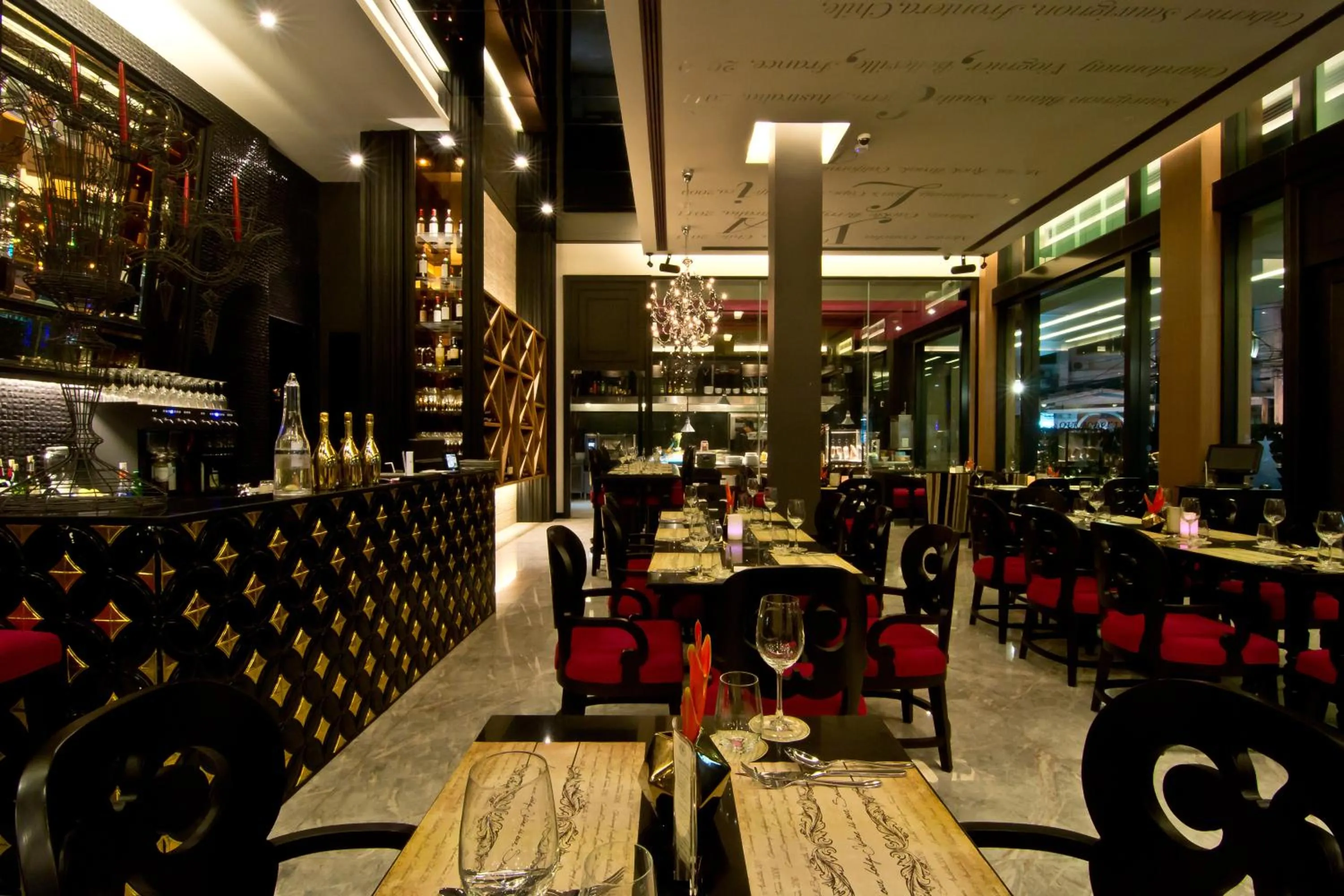 Restaurant/places to eat in Tsix5 Hotel