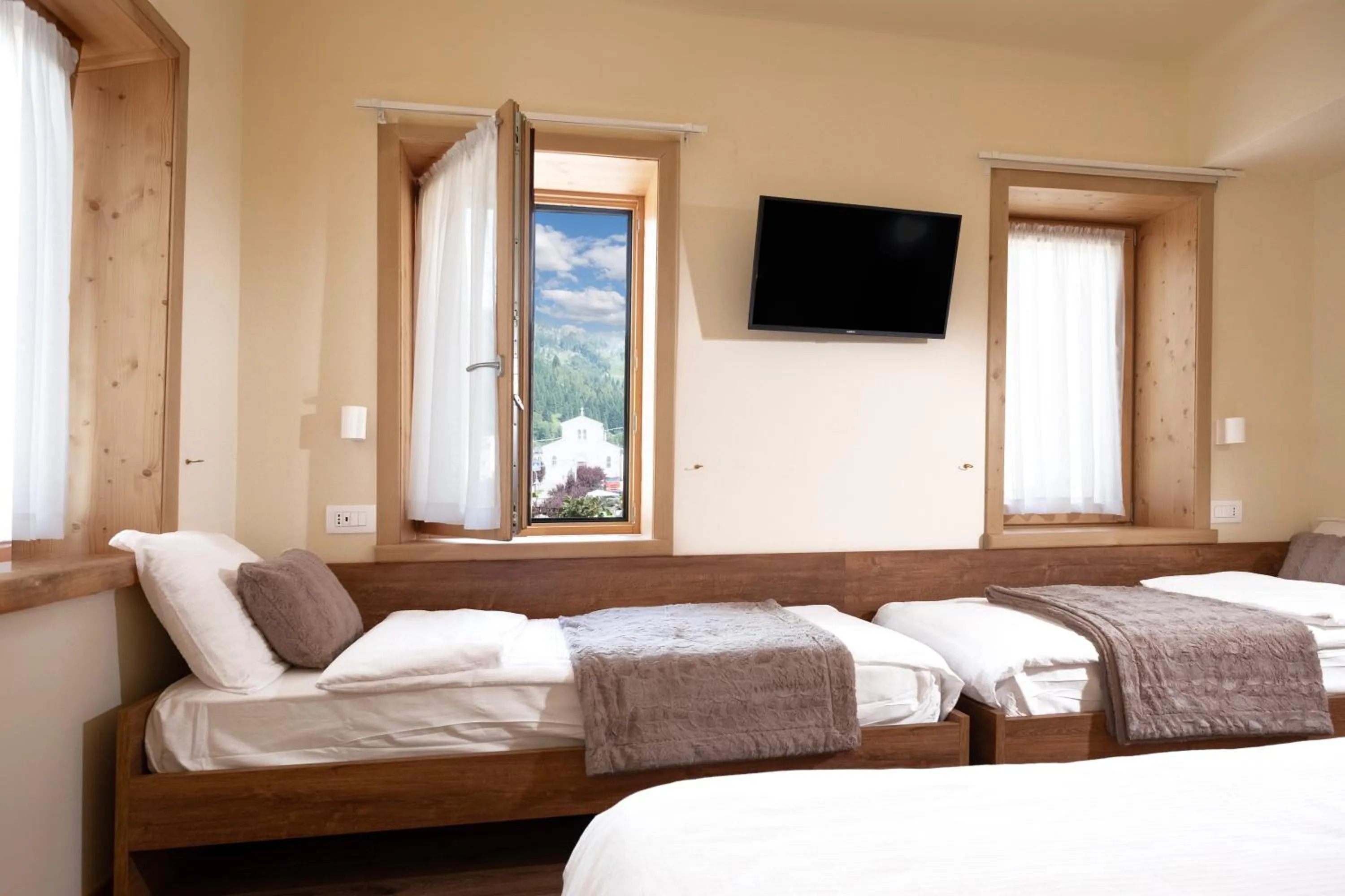 View (from property/room), Bed in Albergo Trattoria Speranza