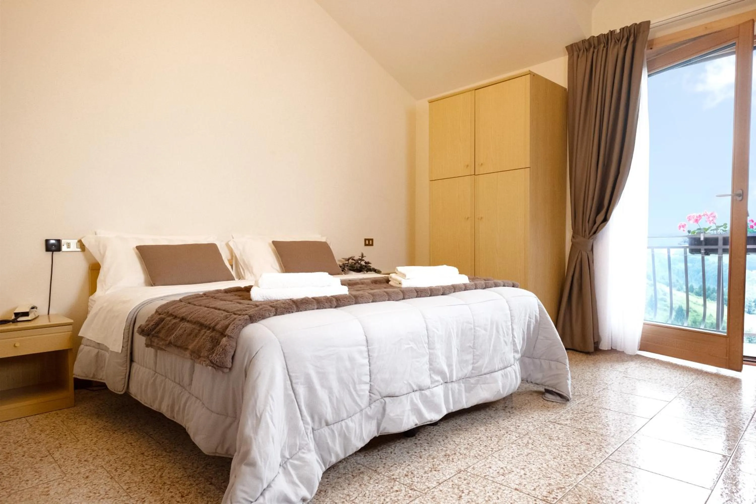 Bedroom, Bed in Albergo Trattoria Speranza