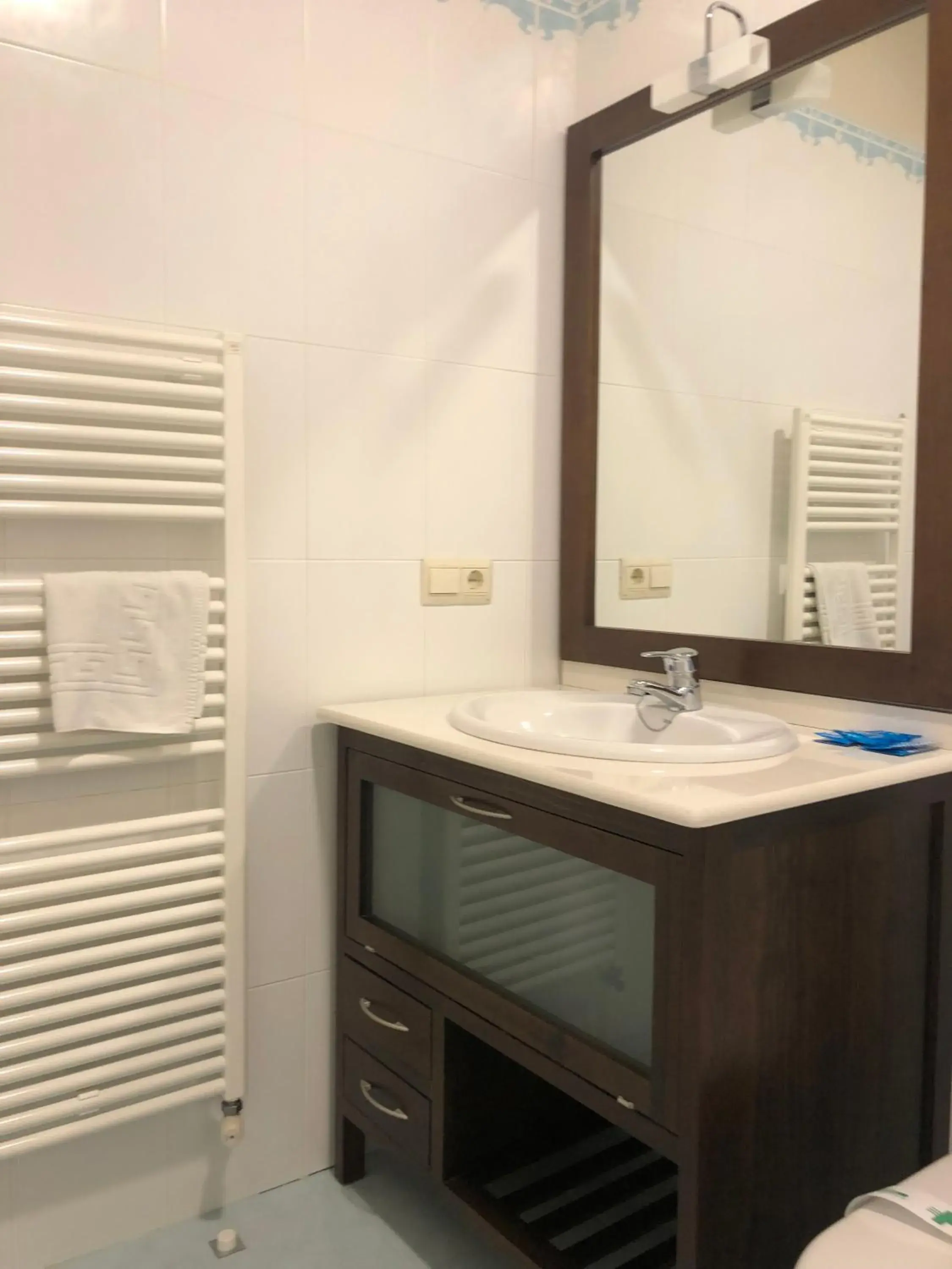 Twin Room - single occupancy in Hotel La Muralla Twin Room - single occupancy in Hotel La Muralla