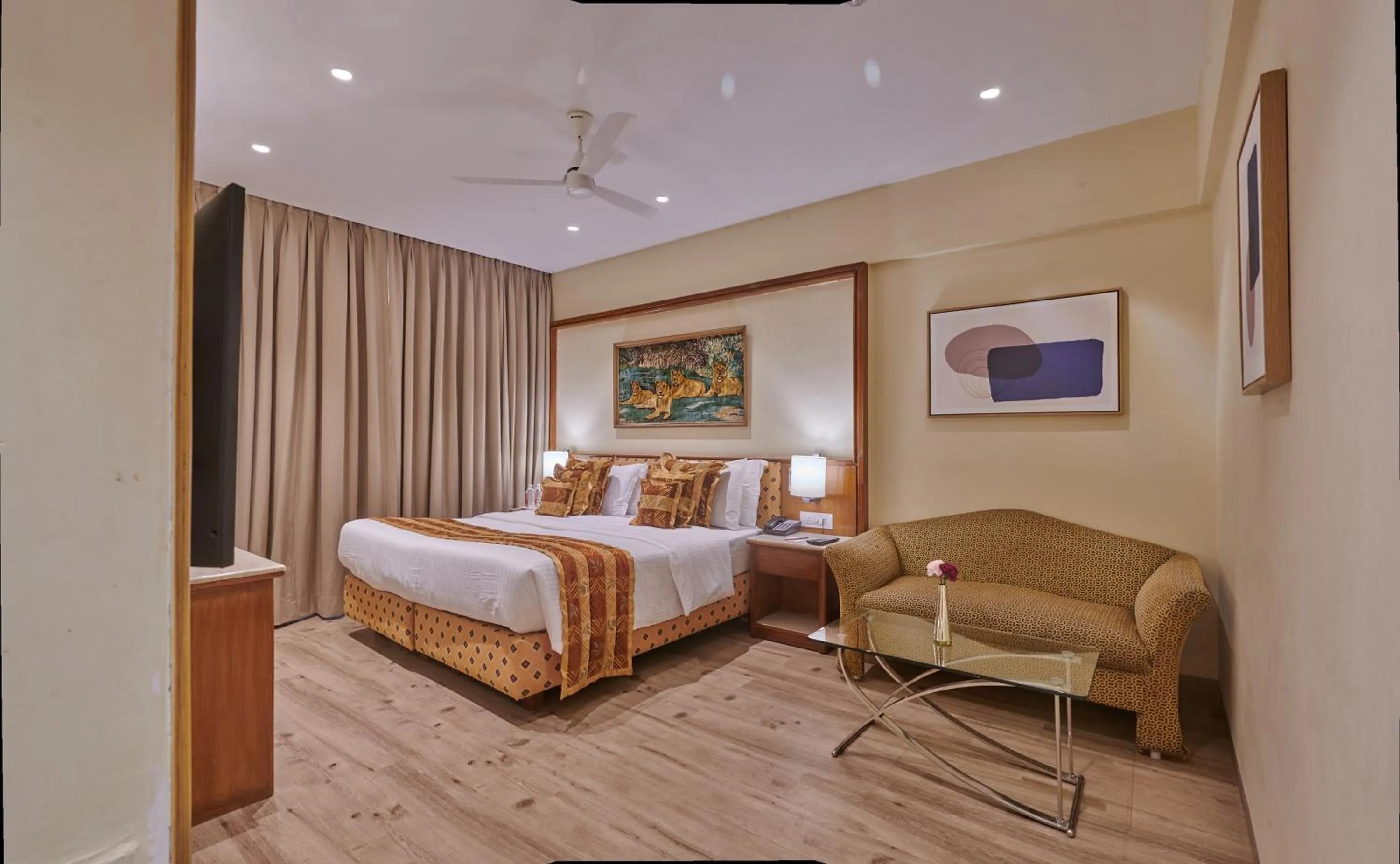Bed in Regent Hotel Andheri