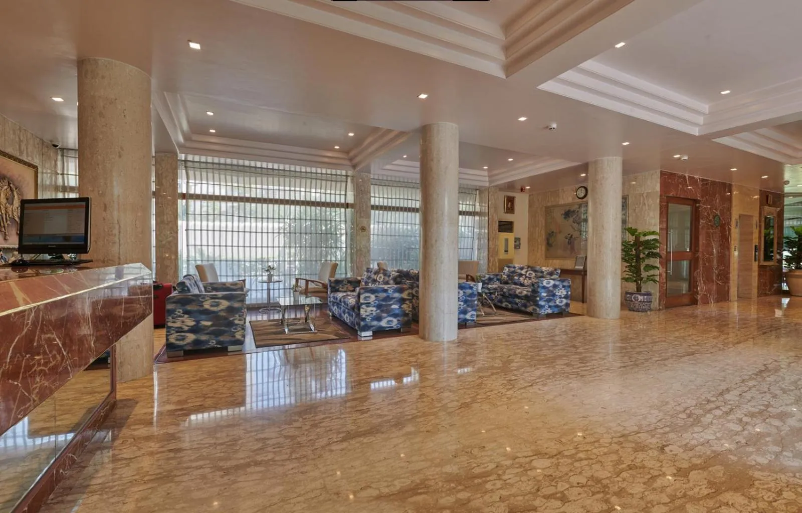 Lobby or reception in Regent Hotel Andheri