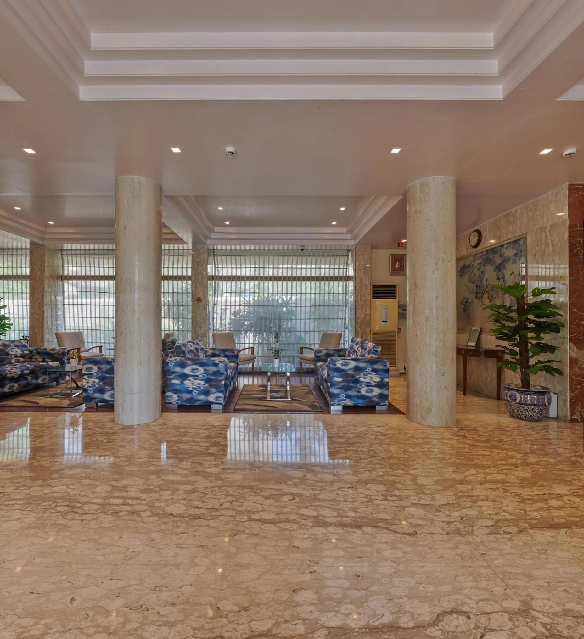 Seating area in Regent Hotel Andheri