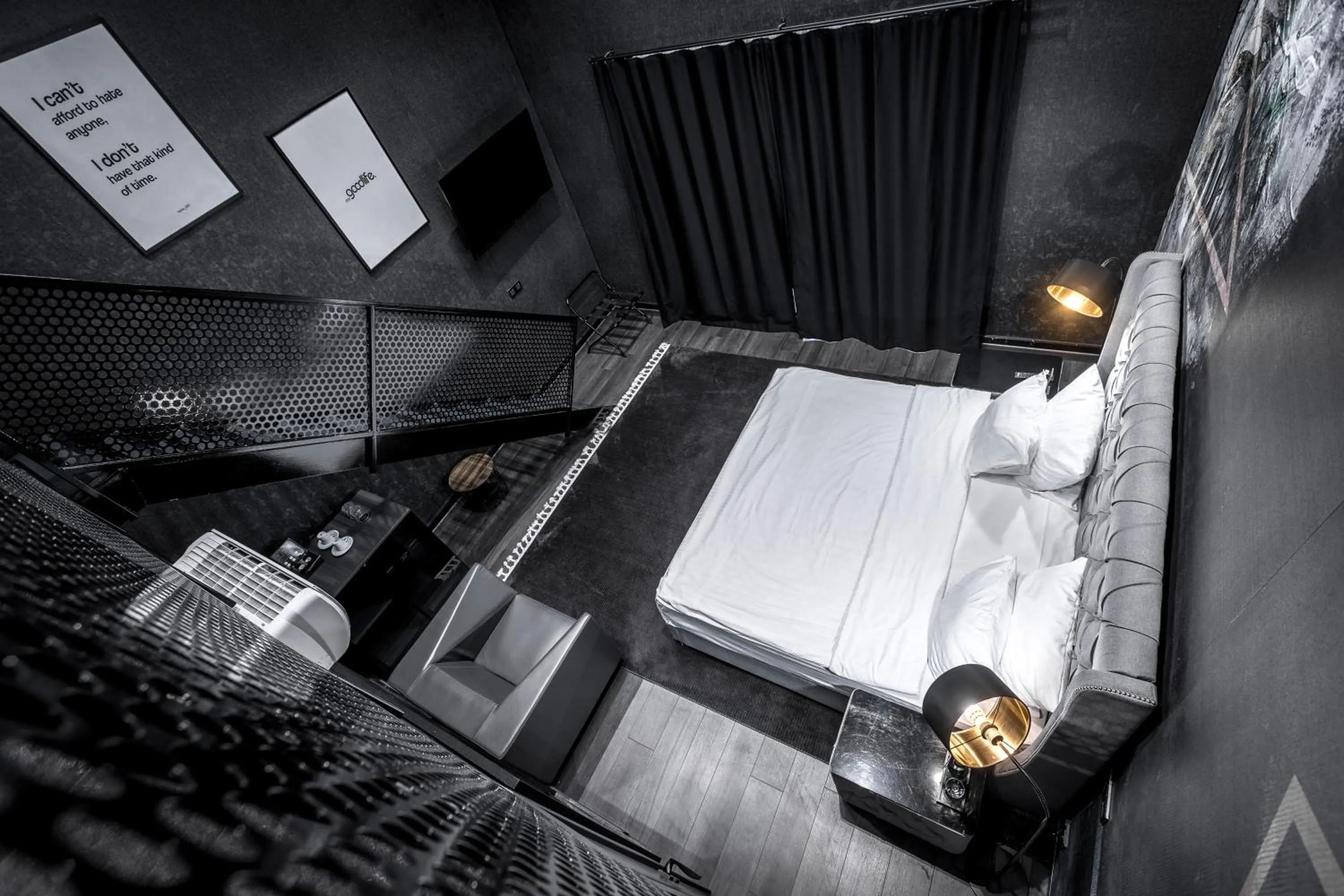 Bed in Black Hotels Köln