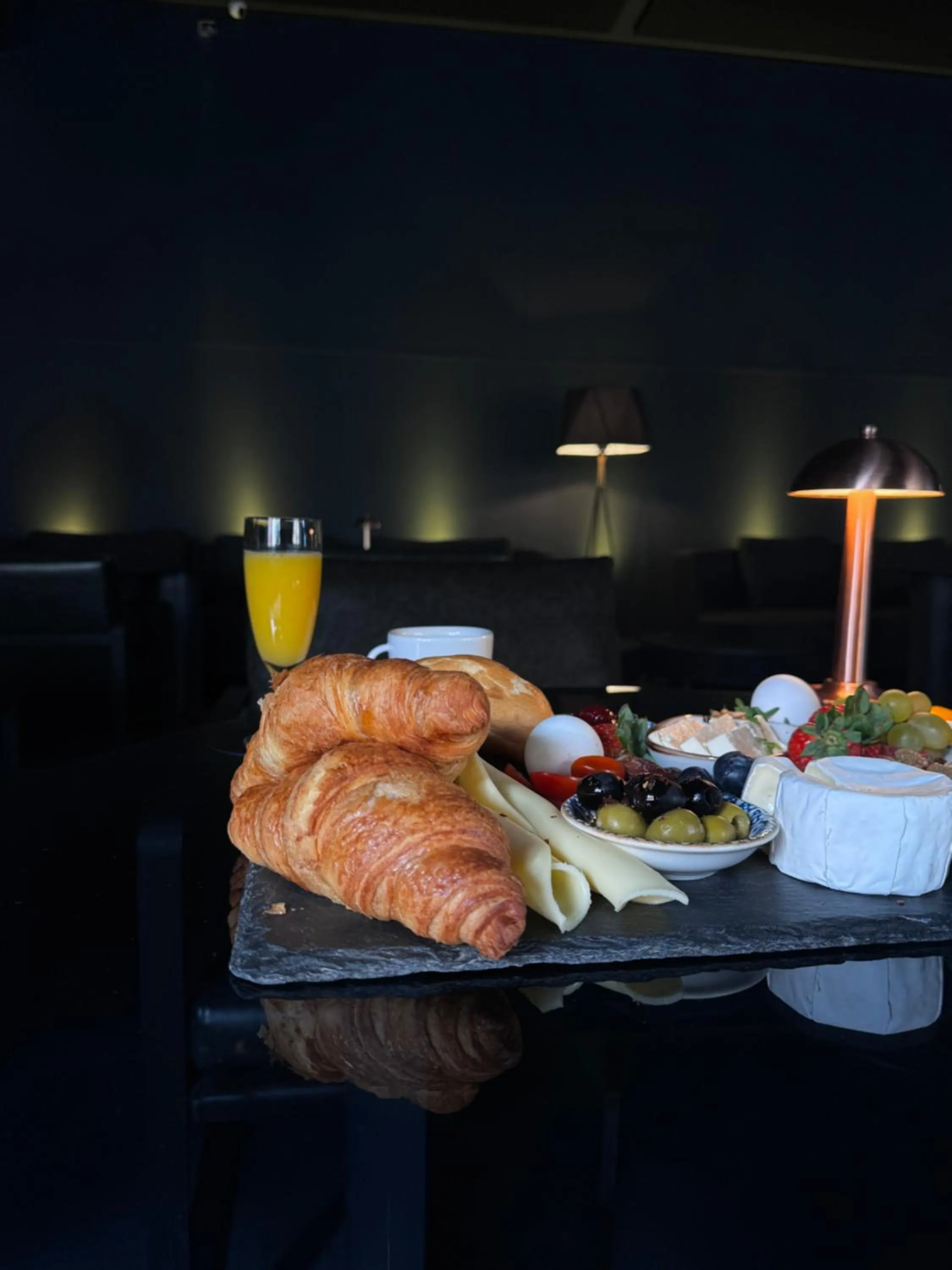 Breakfast in Black Hotels Köln