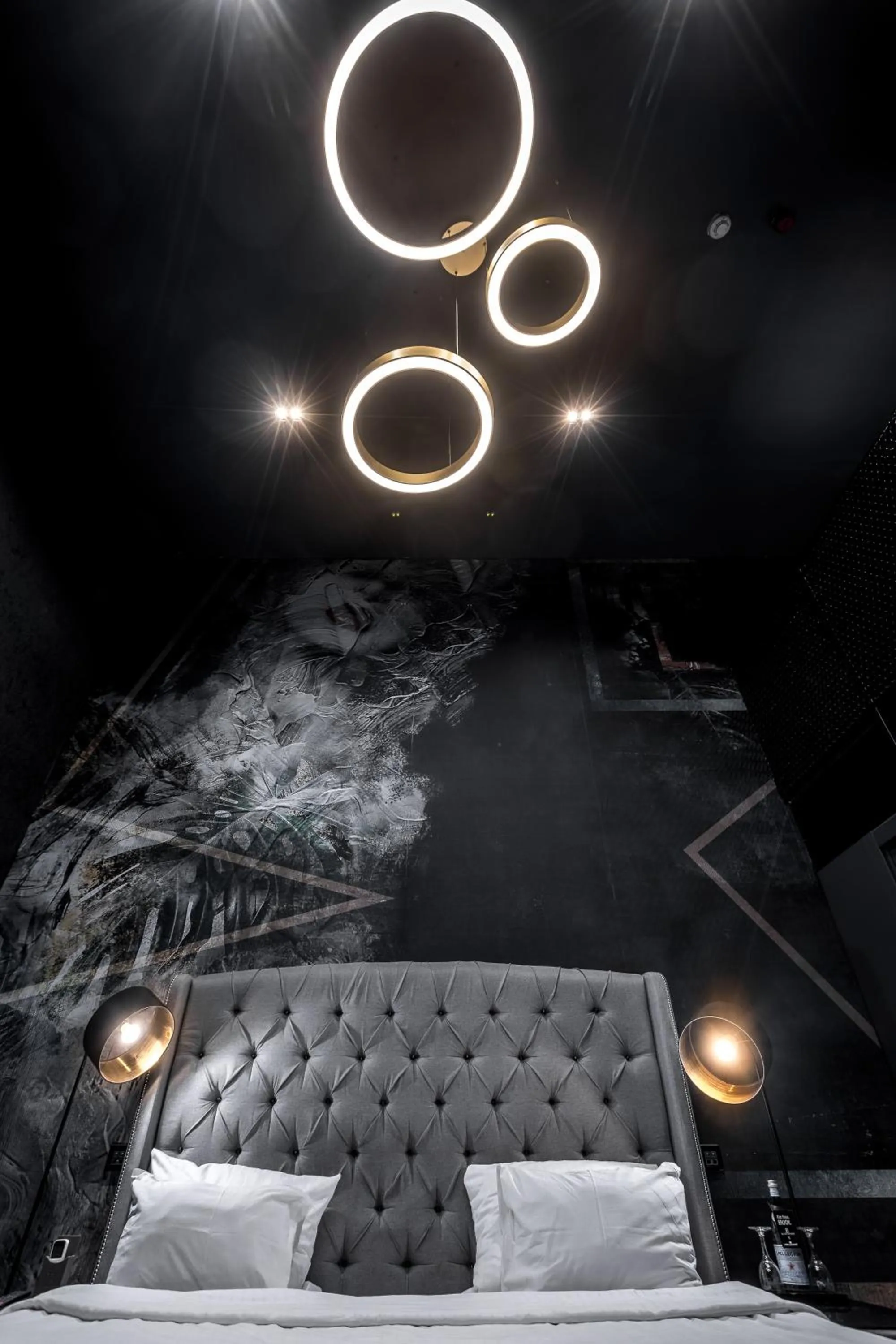 Bed in Black Hotels Köln