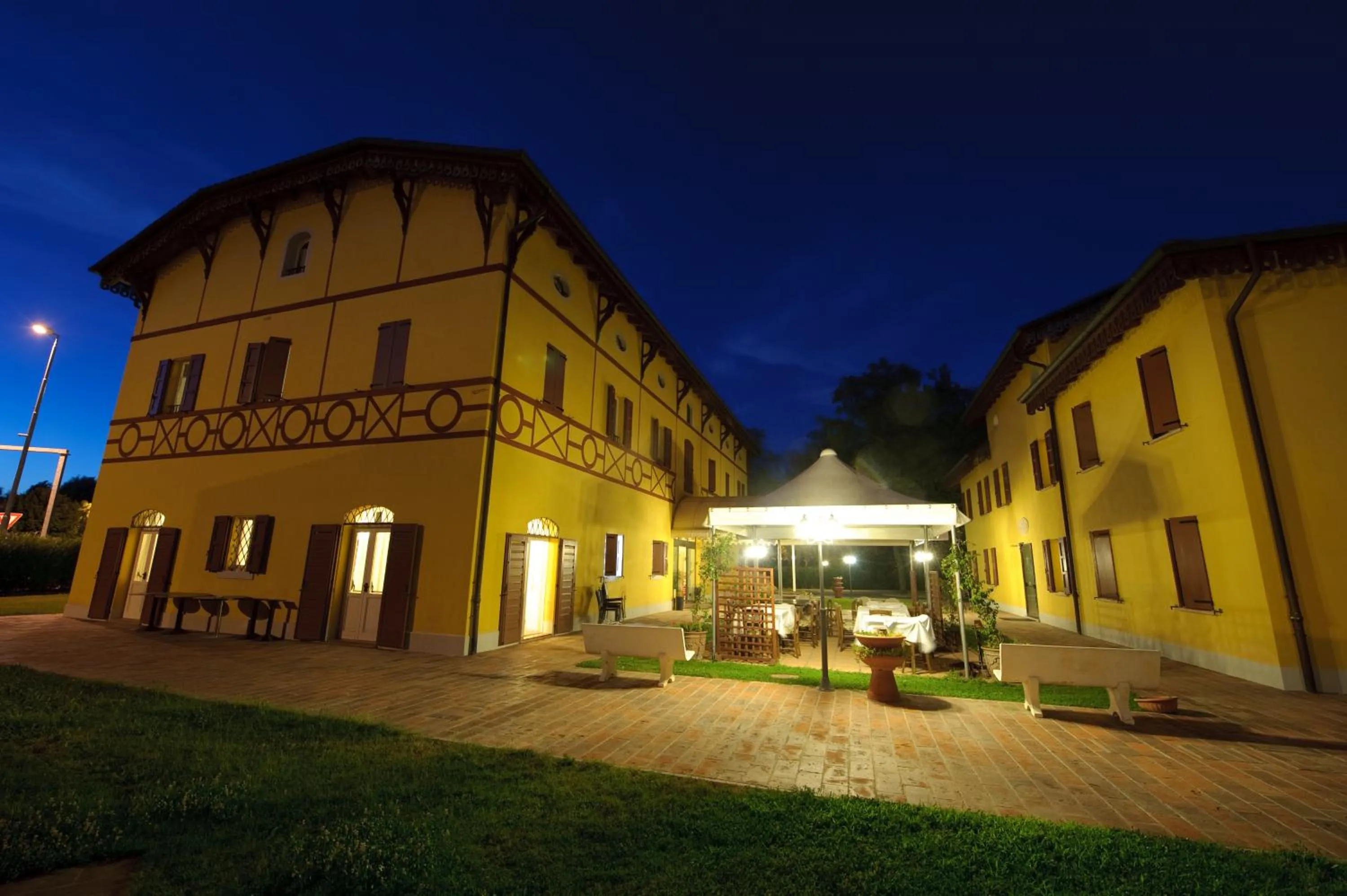 Night in Corte Degli Estensi