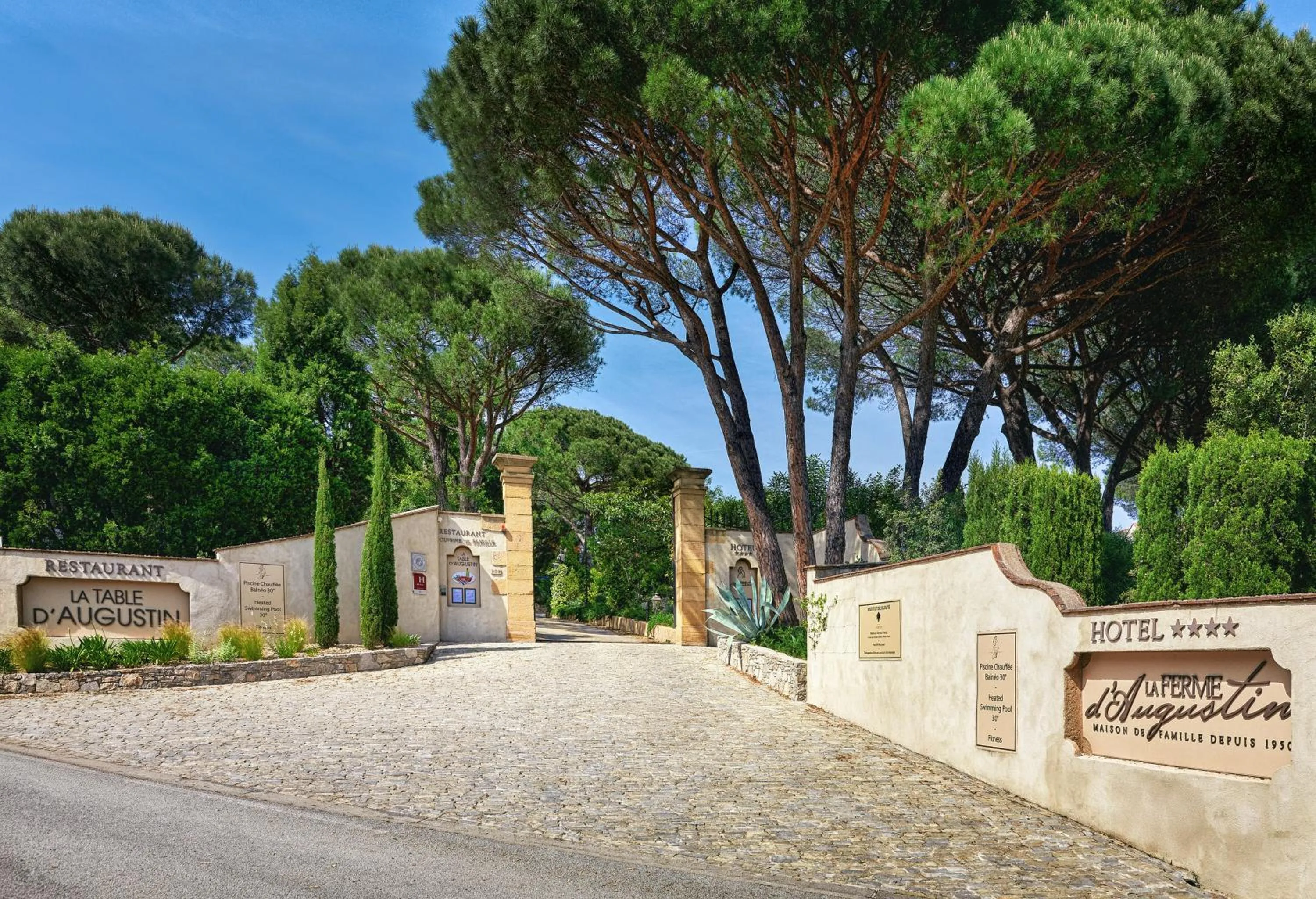 Facade/entrance in La Ferme D'Augustin