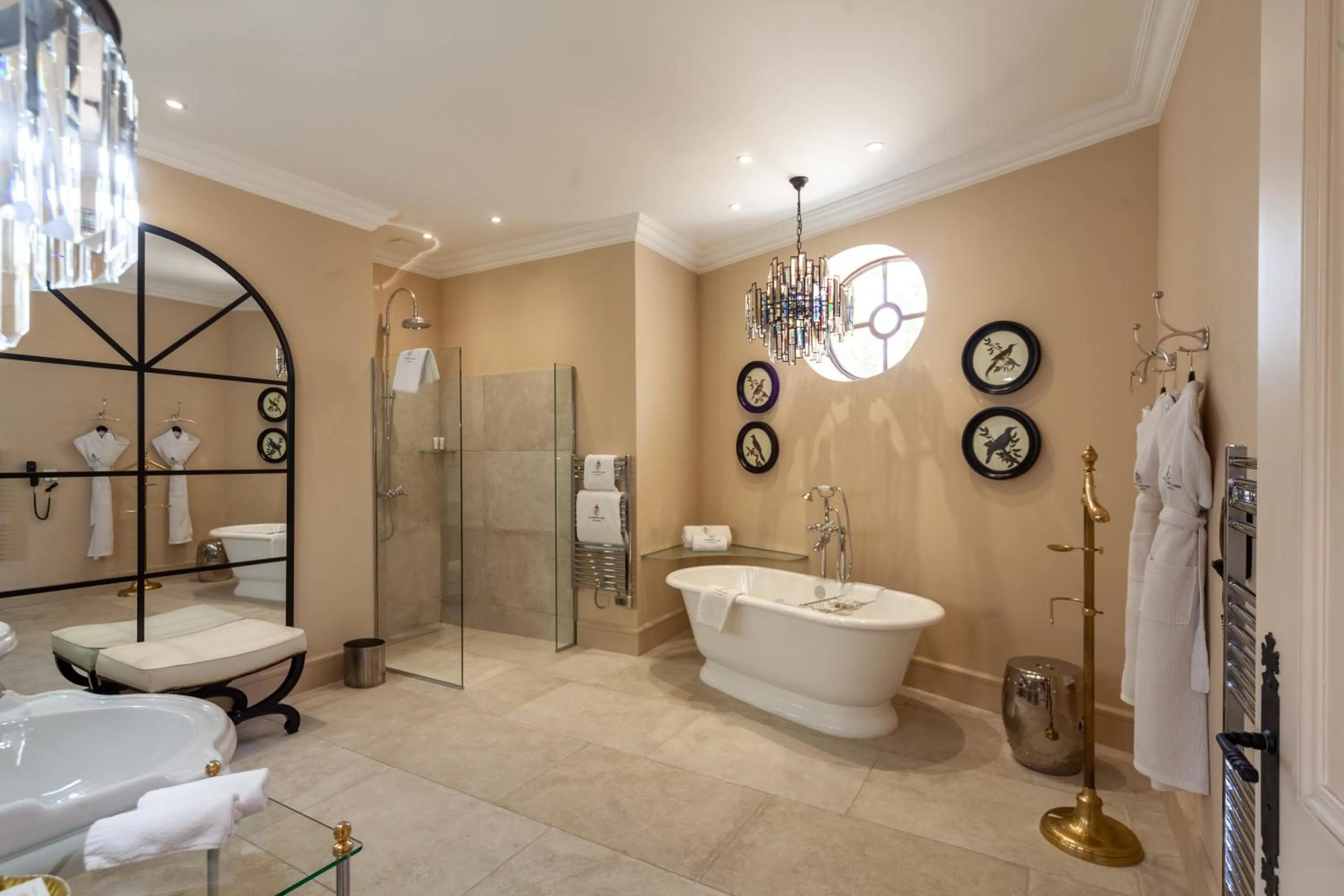 Shower in Le Phébus & Spa – Relais & Châteaux