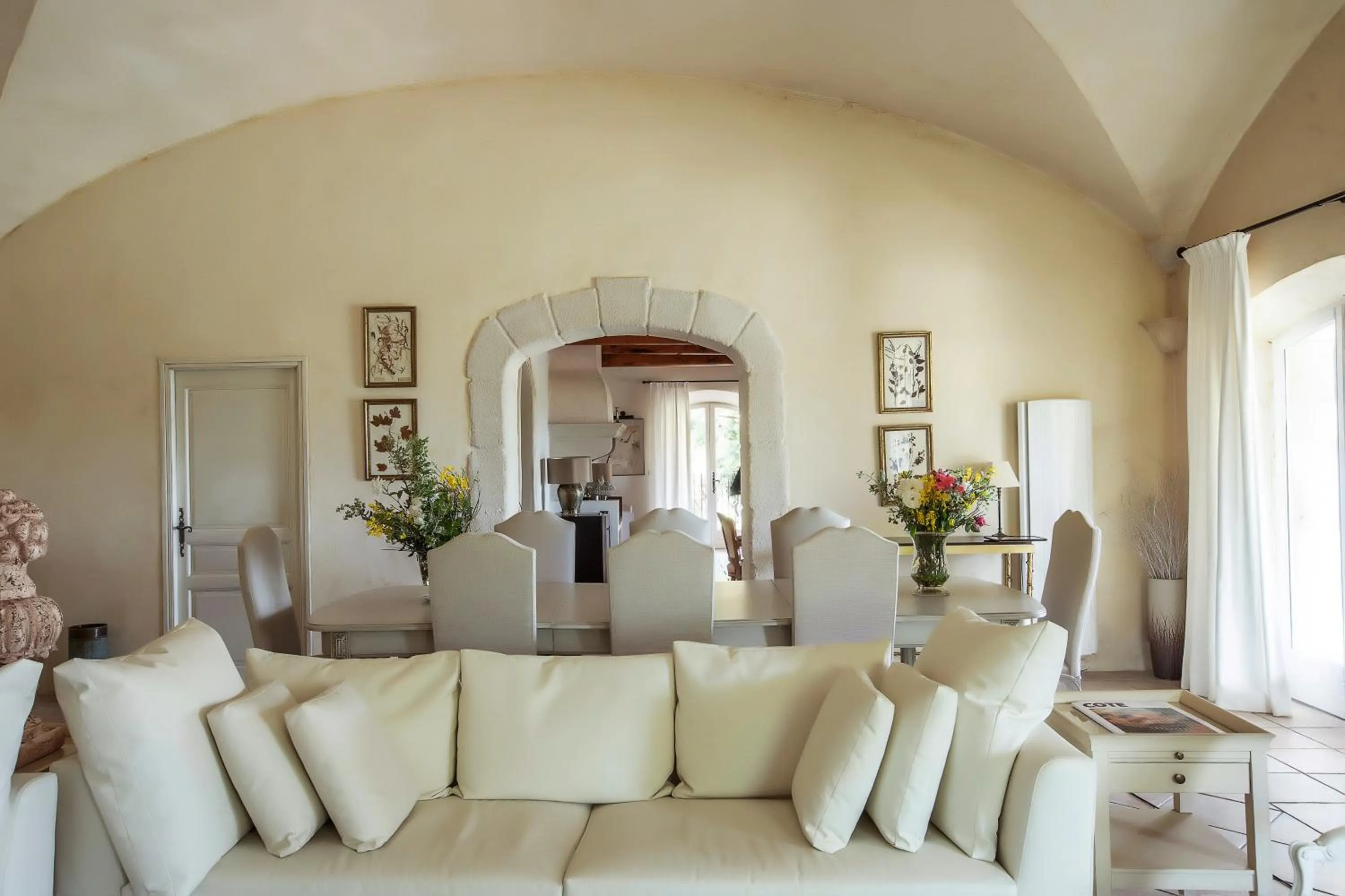 Communal lounge/ TV room in Le Phébus & Spa – Relais & Châteaux