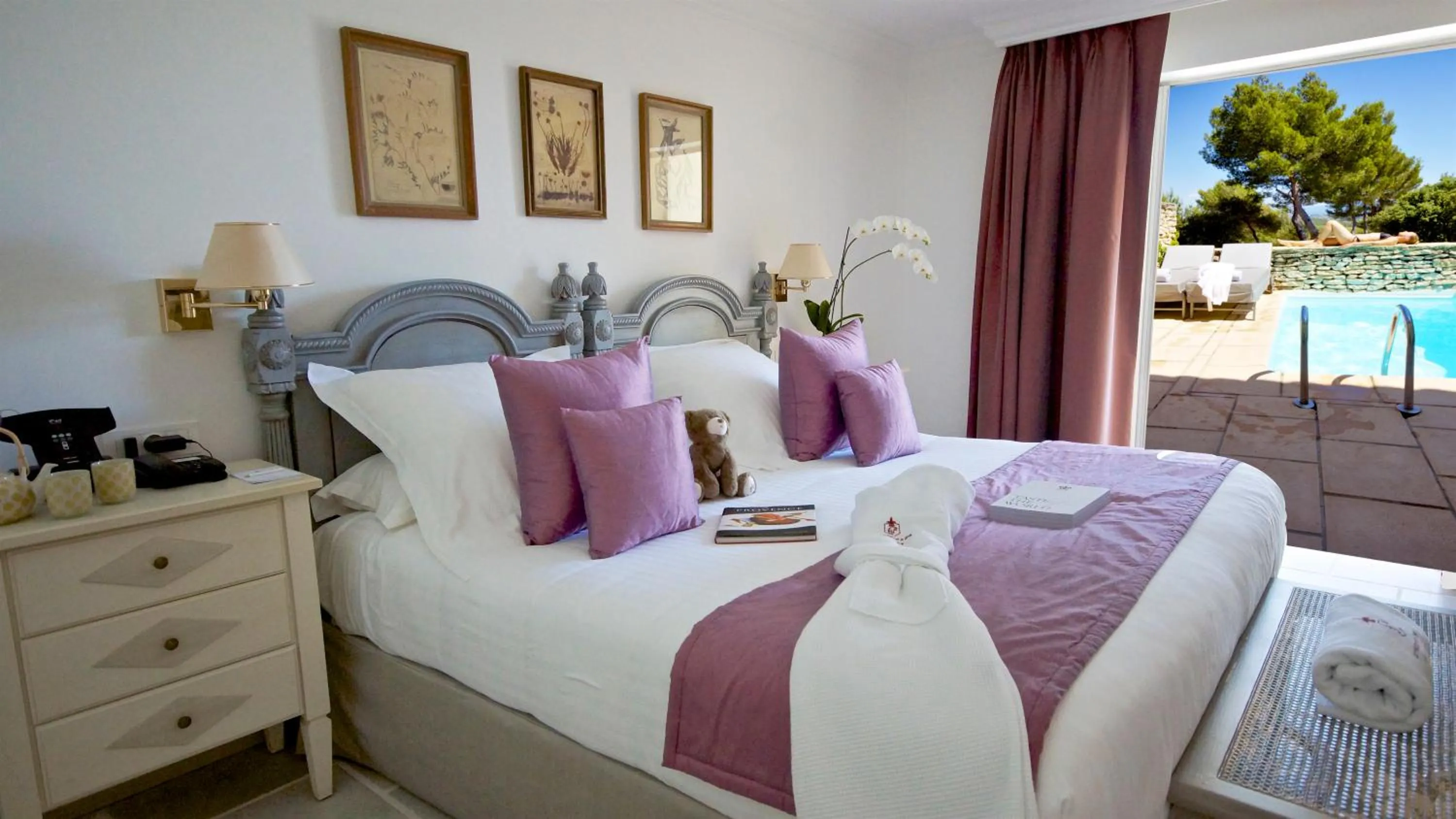 Bed in Le Phébus & Spa – Relais & Châteaux