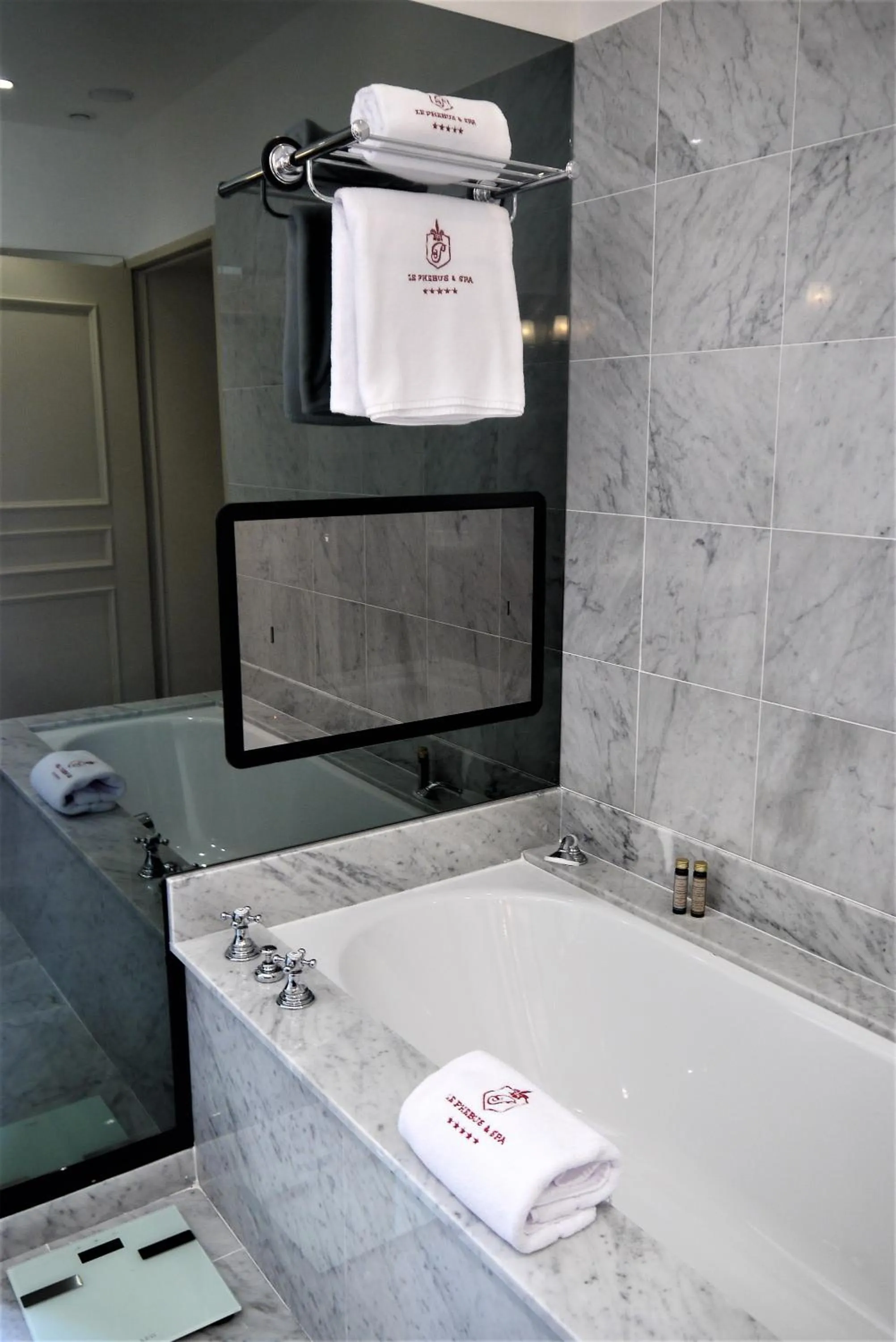 Bathroom in Le Phébus & Spa – Relais & Châteaux